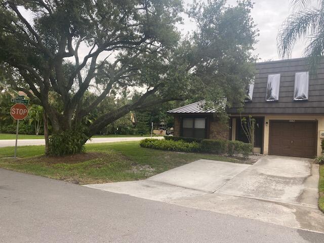 1082 Raintree Lane