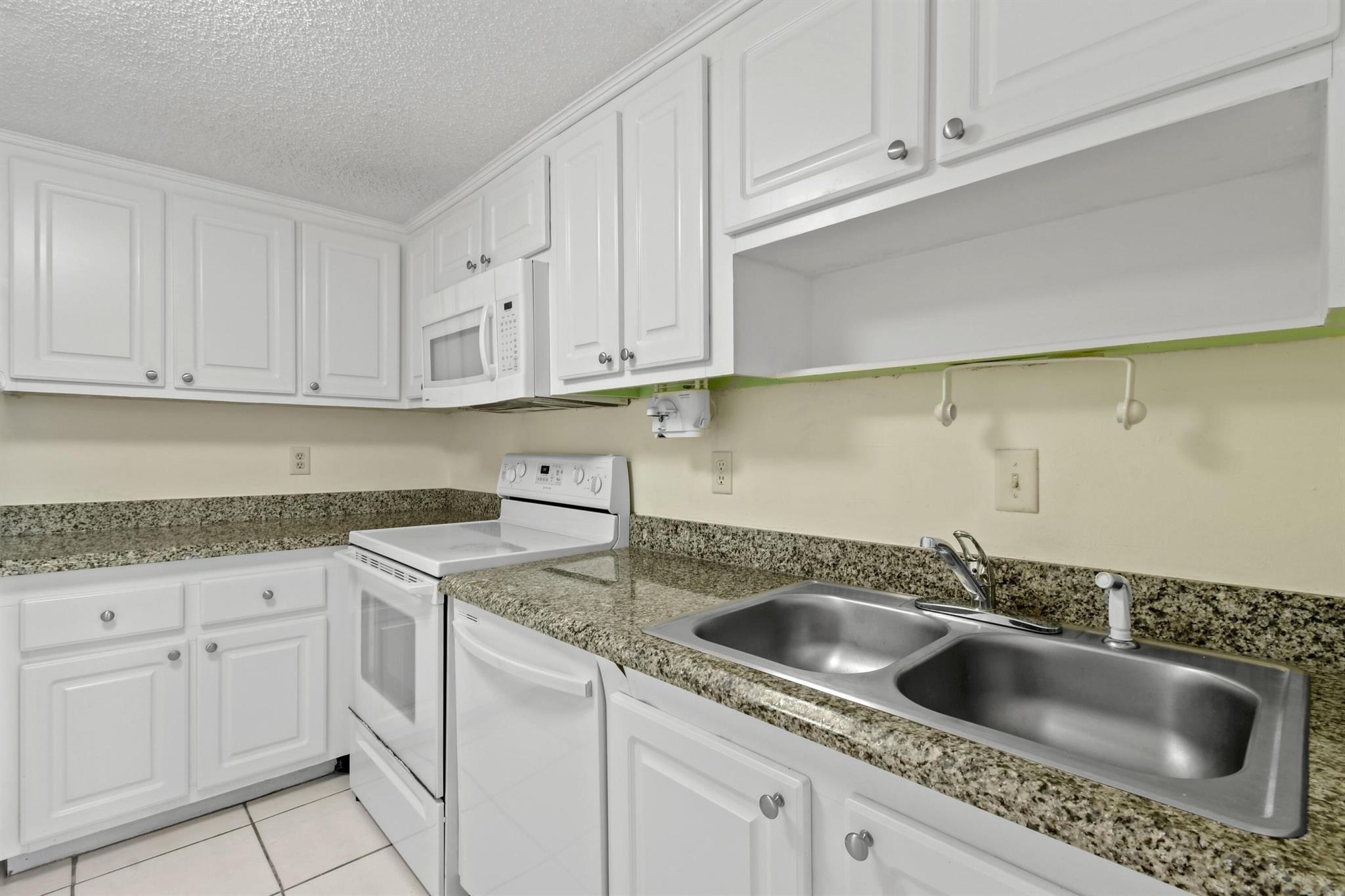 2800 N Ocean Drive A-8b