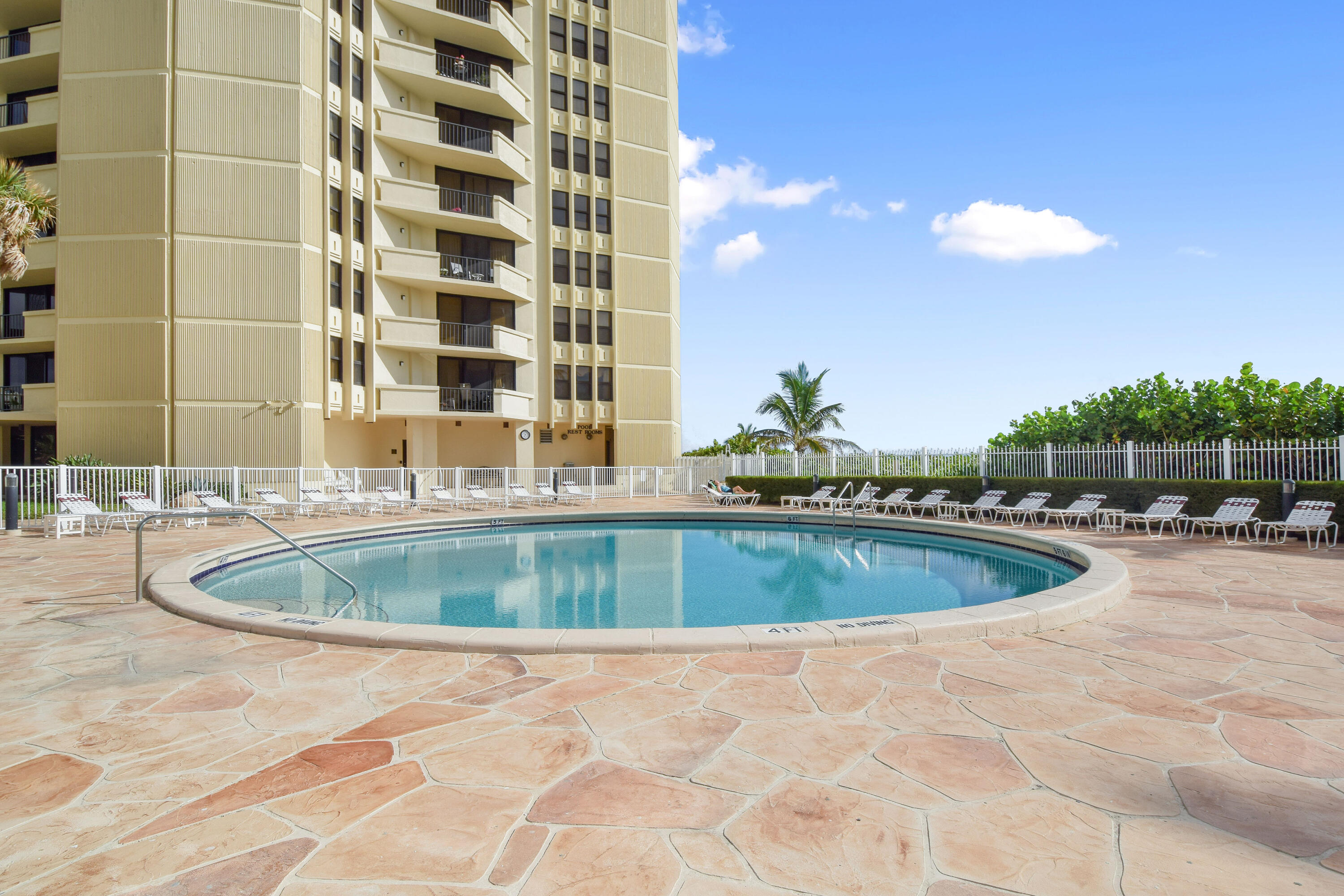 2800 N Ocean Drive A-8b