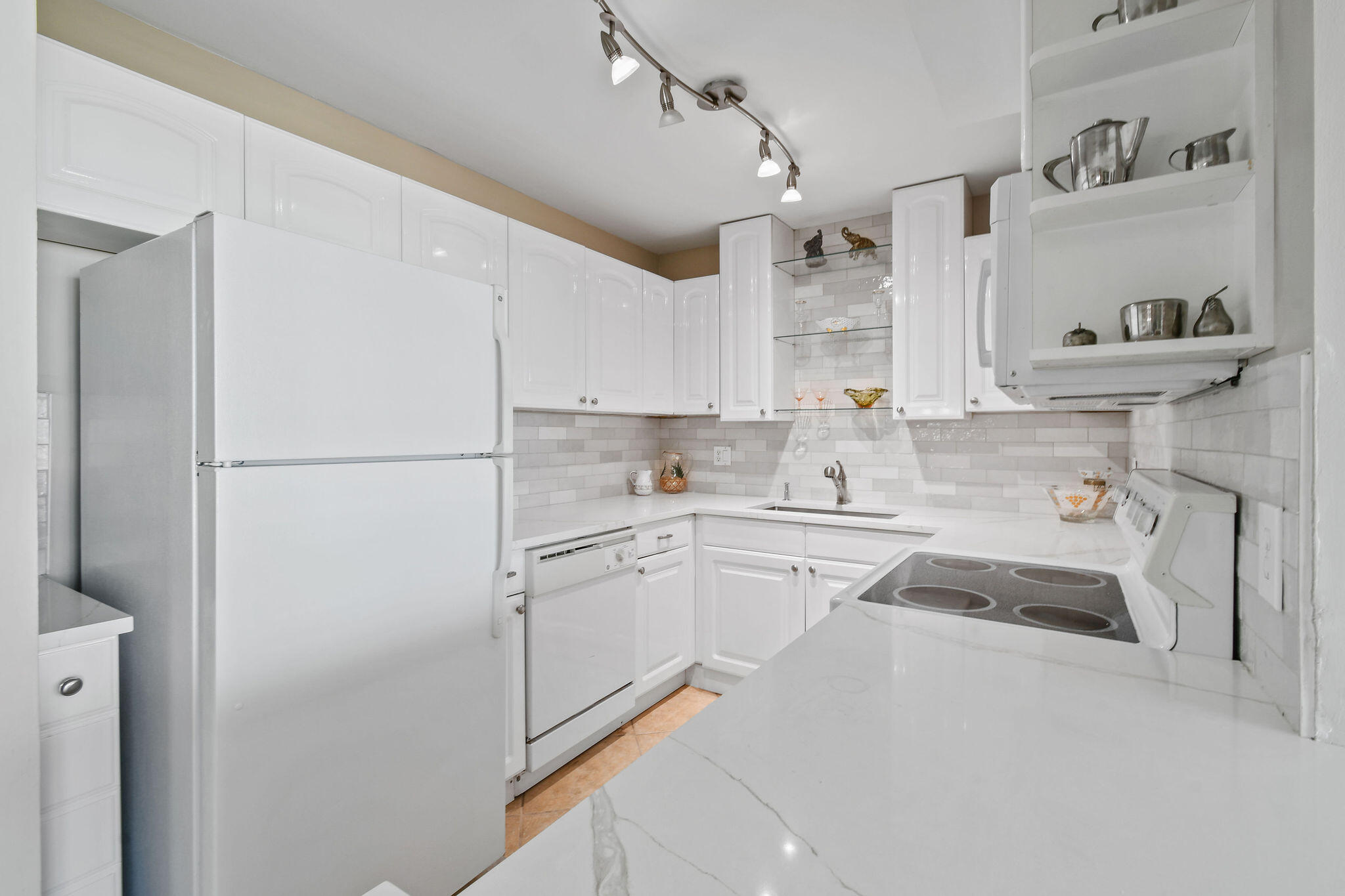 336 Golfview Road 909