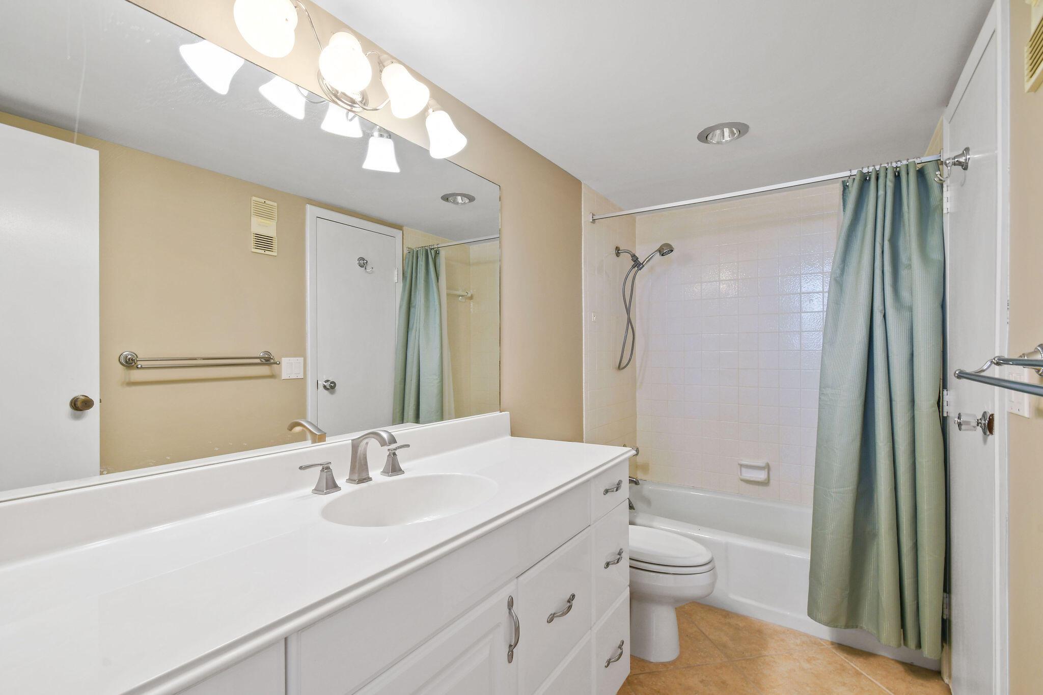 336 Golfview Road 909