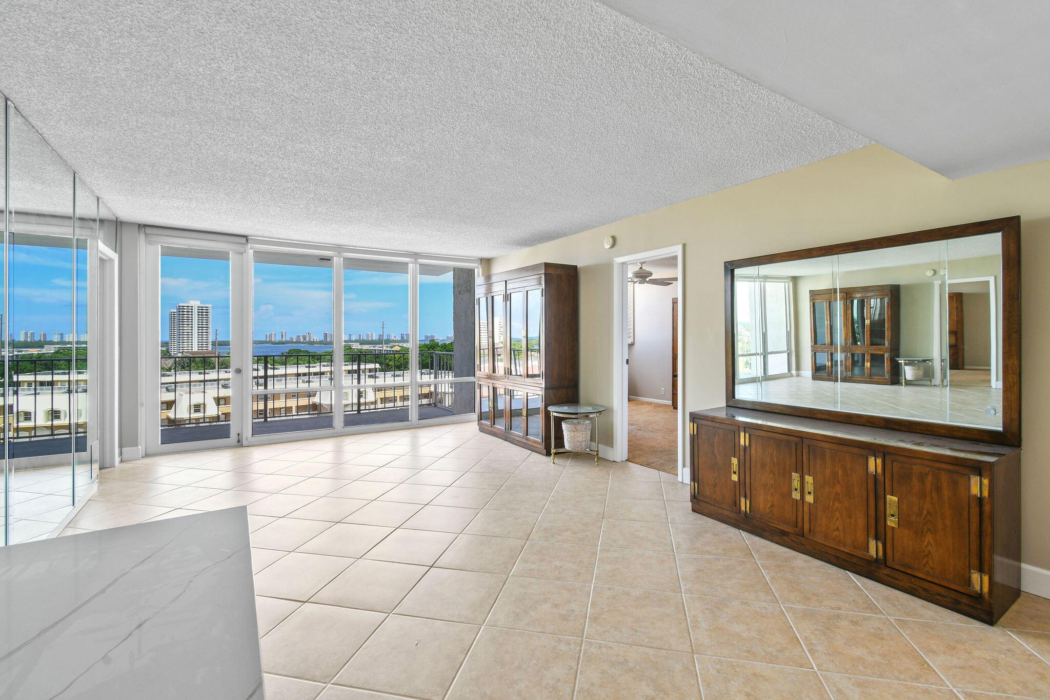 336 Golfview Road 909