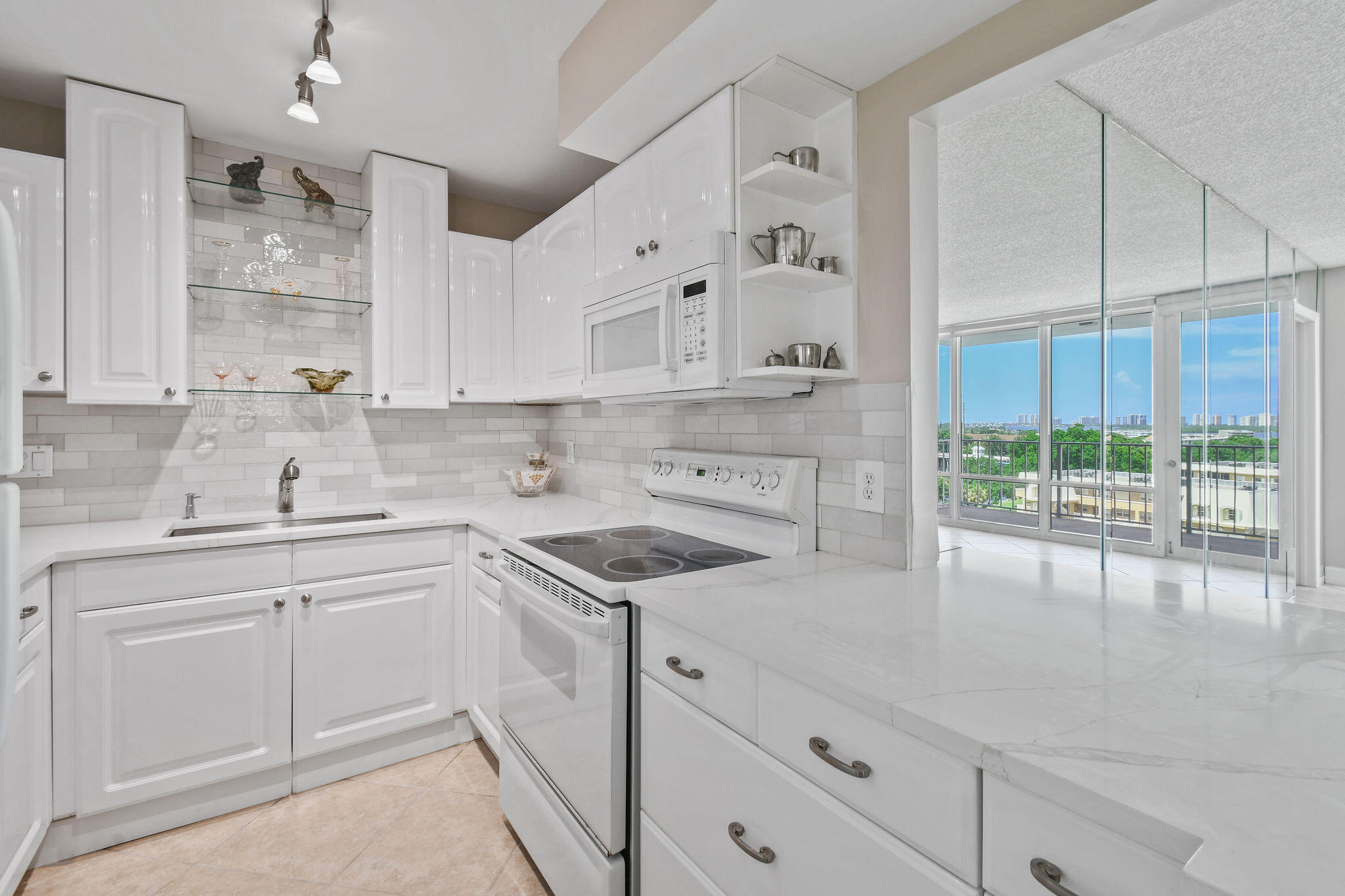 336 Golfview Road 909