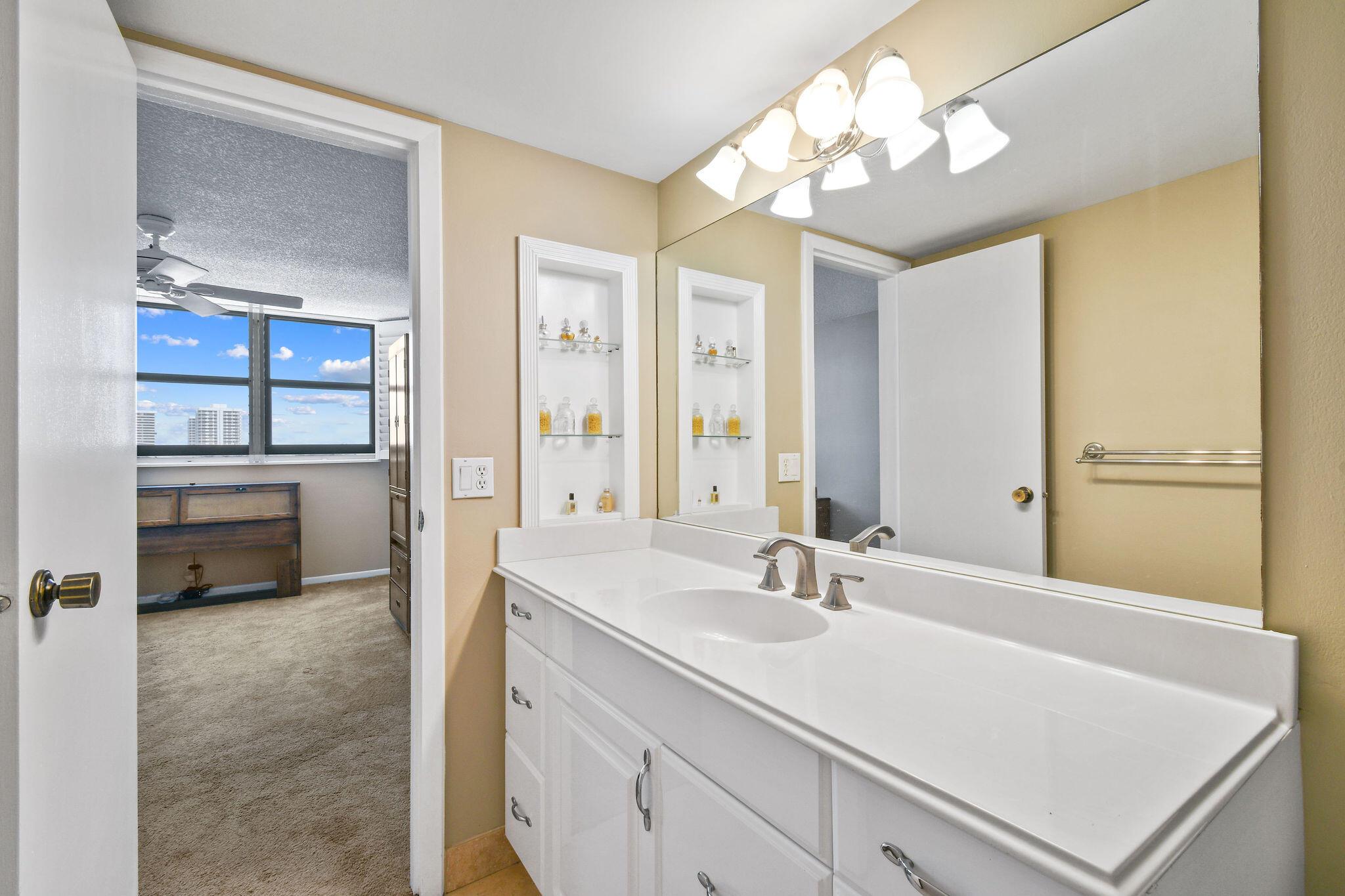 336 Golfview Road 909