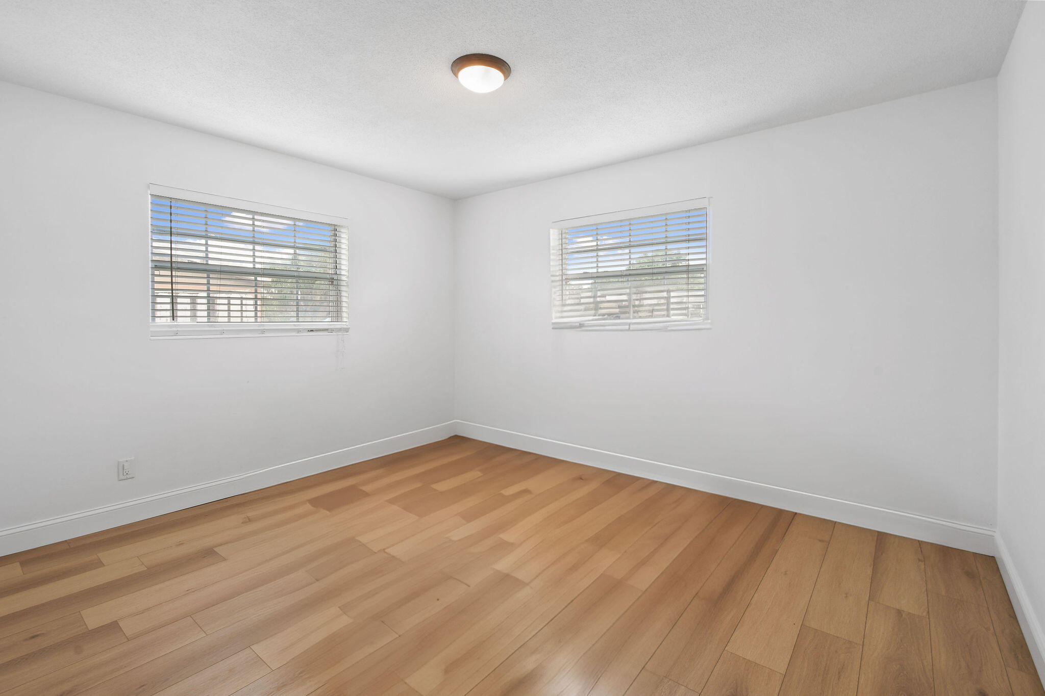 631 W Jasmine Drive