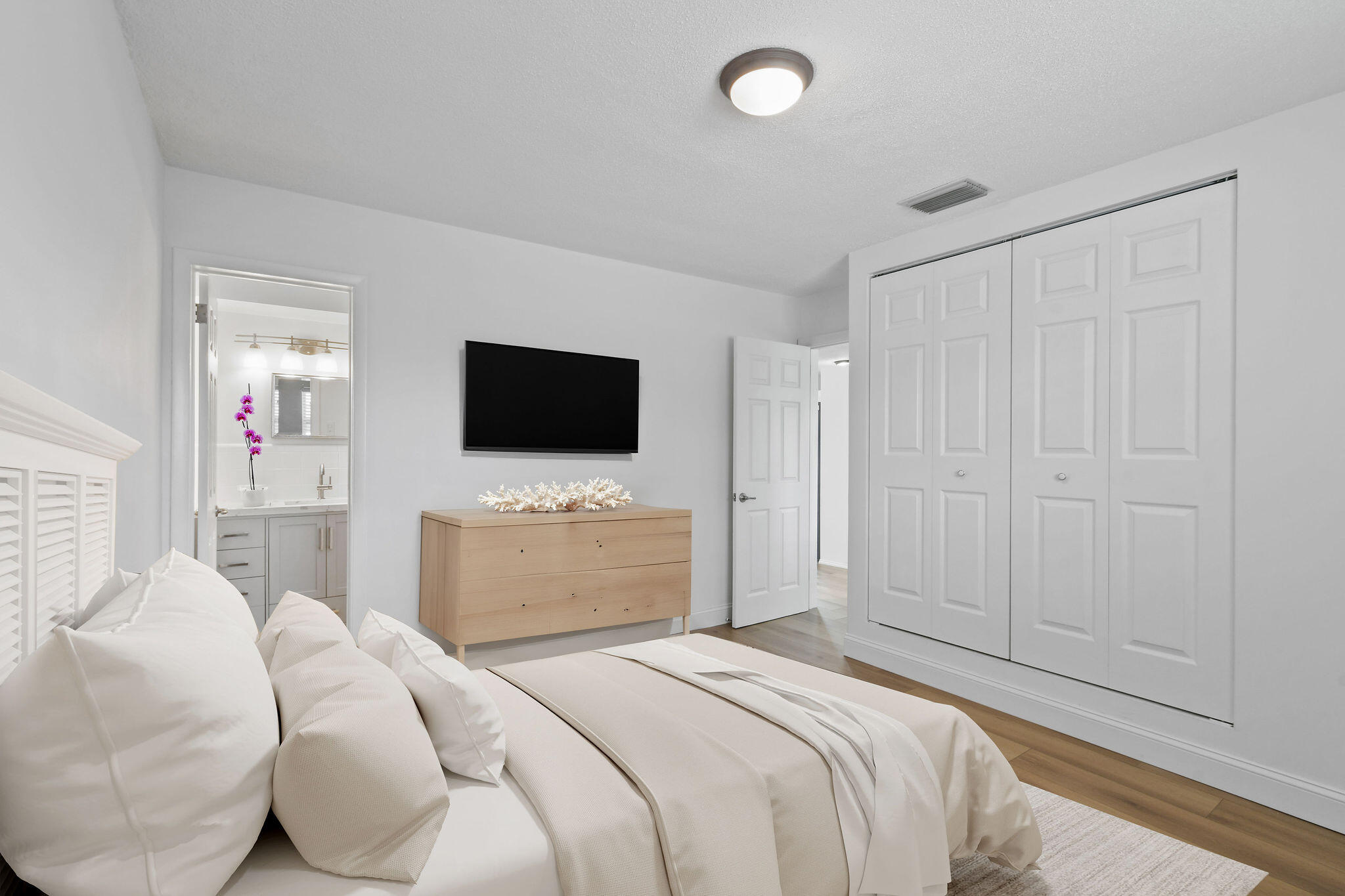 631 W Jasmine Drive