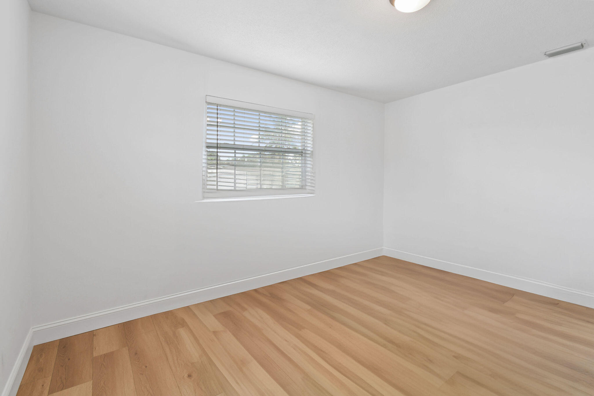 631 W Jasmine Drive