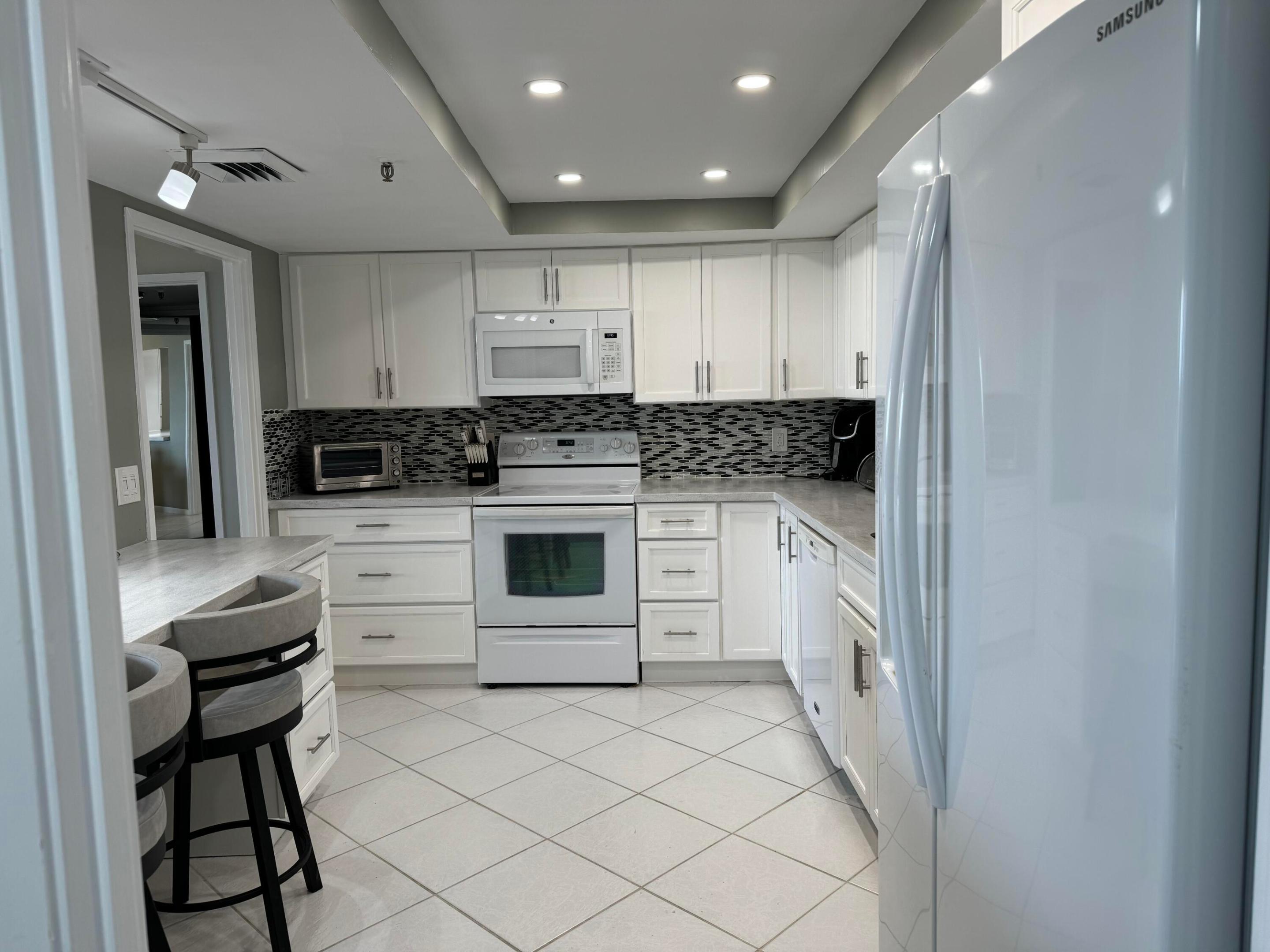 2450 Presidential Way 1107