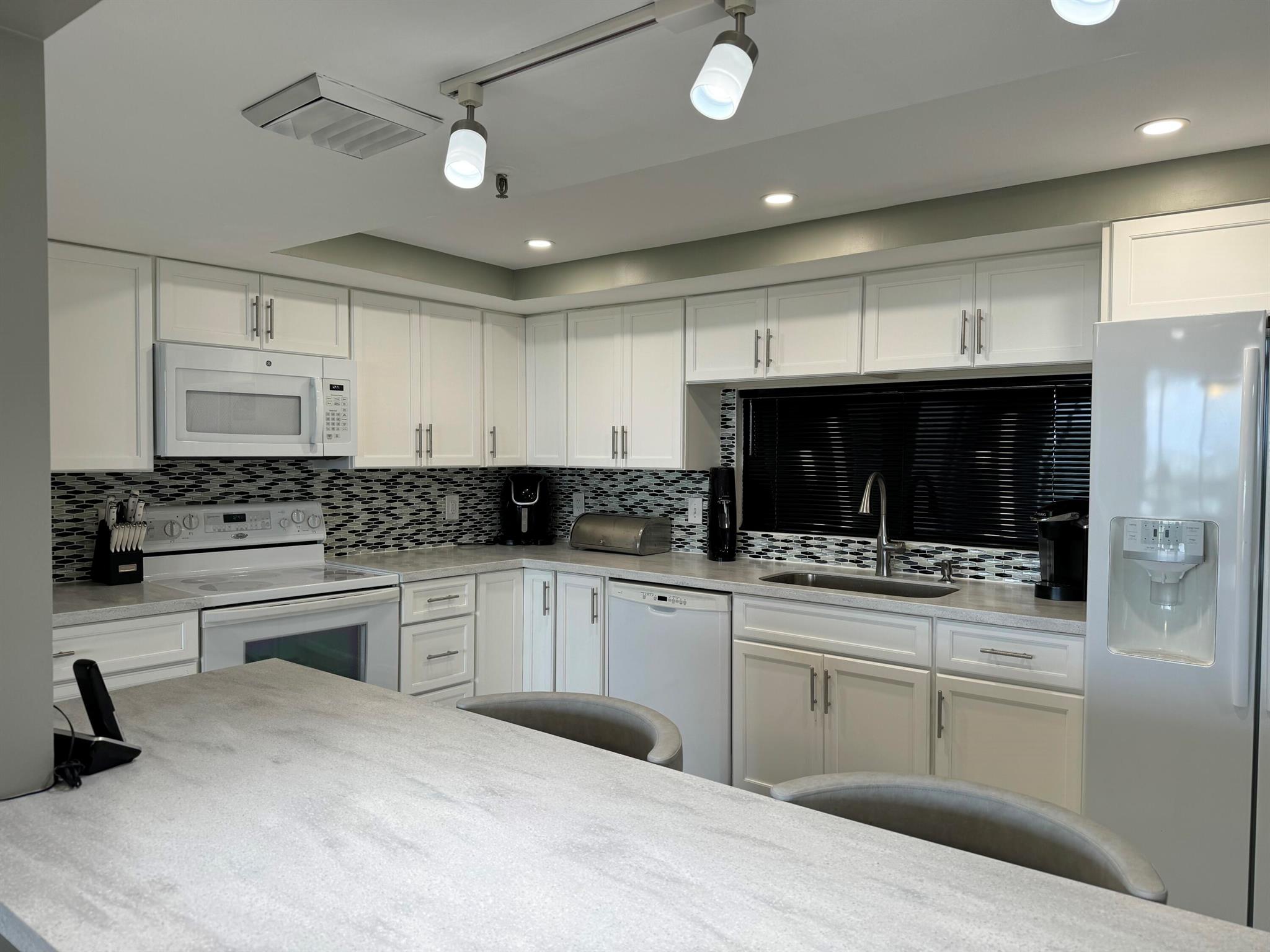 2450 Presidential Way 1107