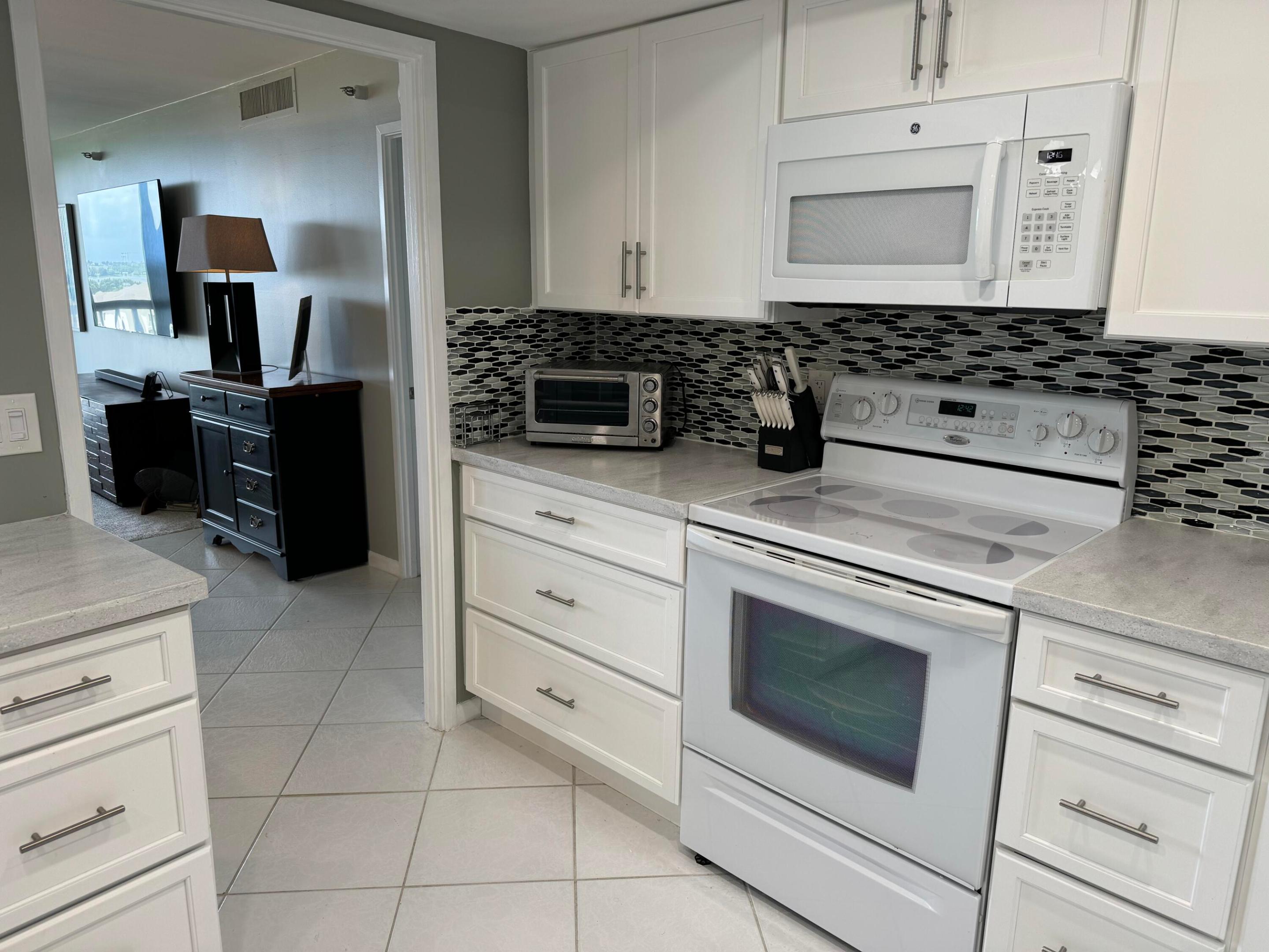 2450 Presidential Way 1107