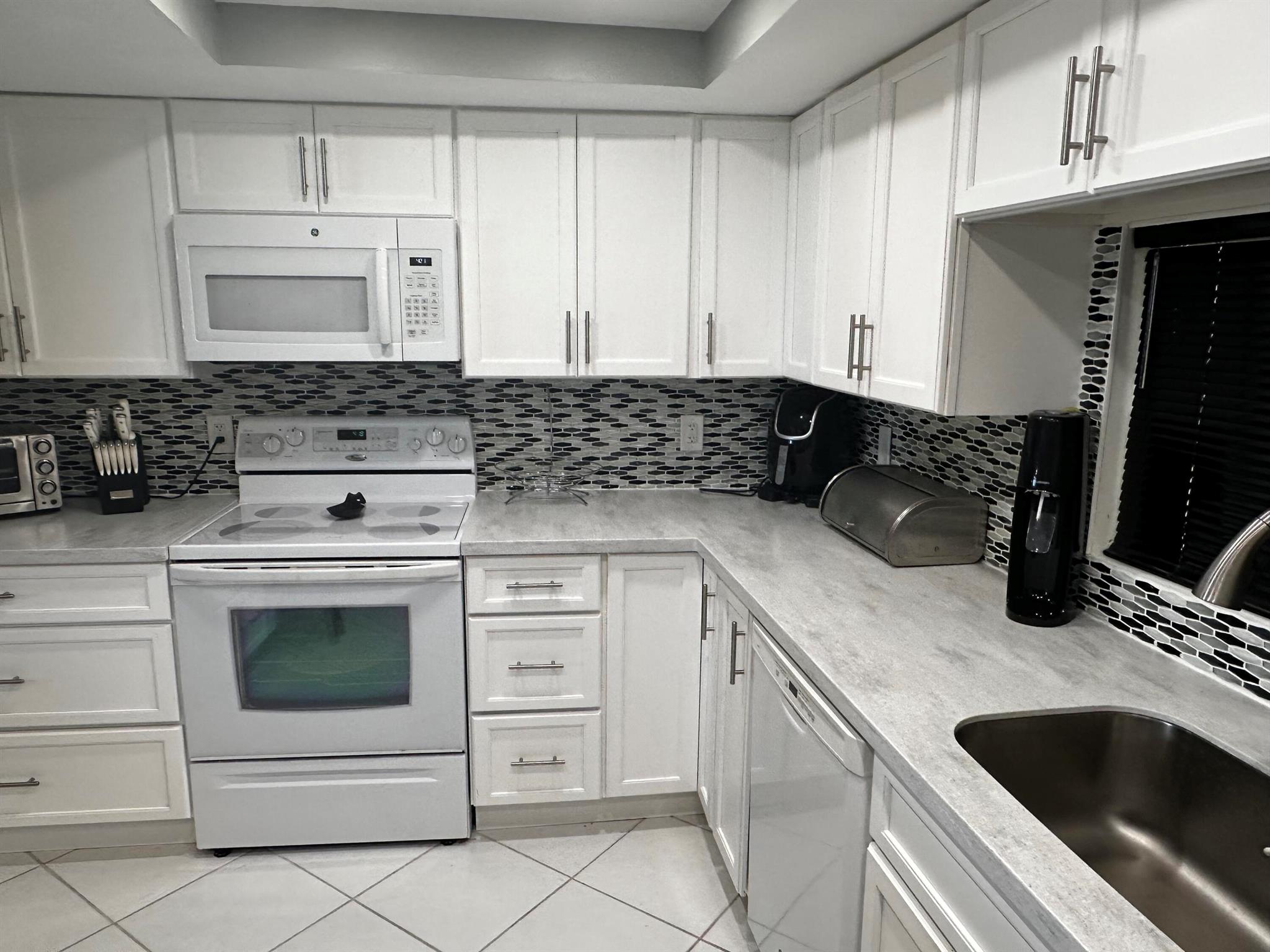 2450 Presidential Way 1107