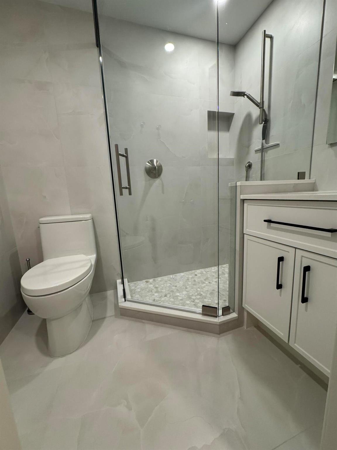 139 Sunrise Avenue 1090