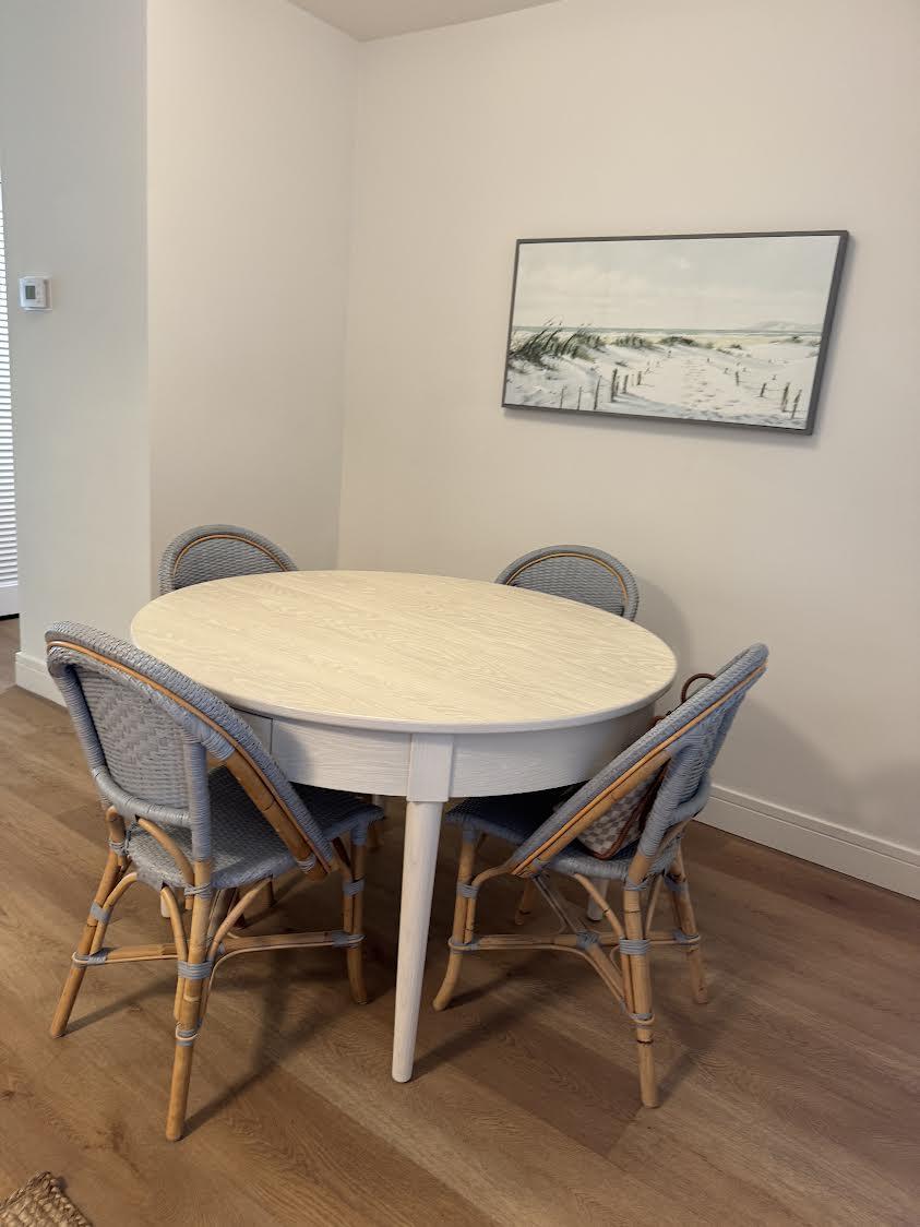 139 Sunrise Avenue 1090