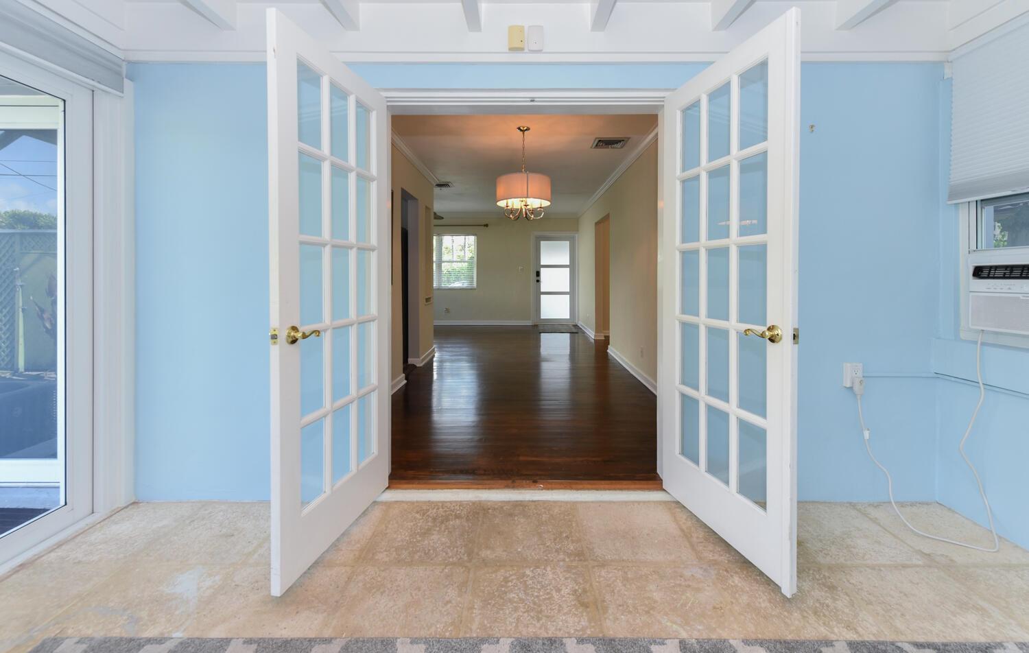 340 Russlyn Drive
