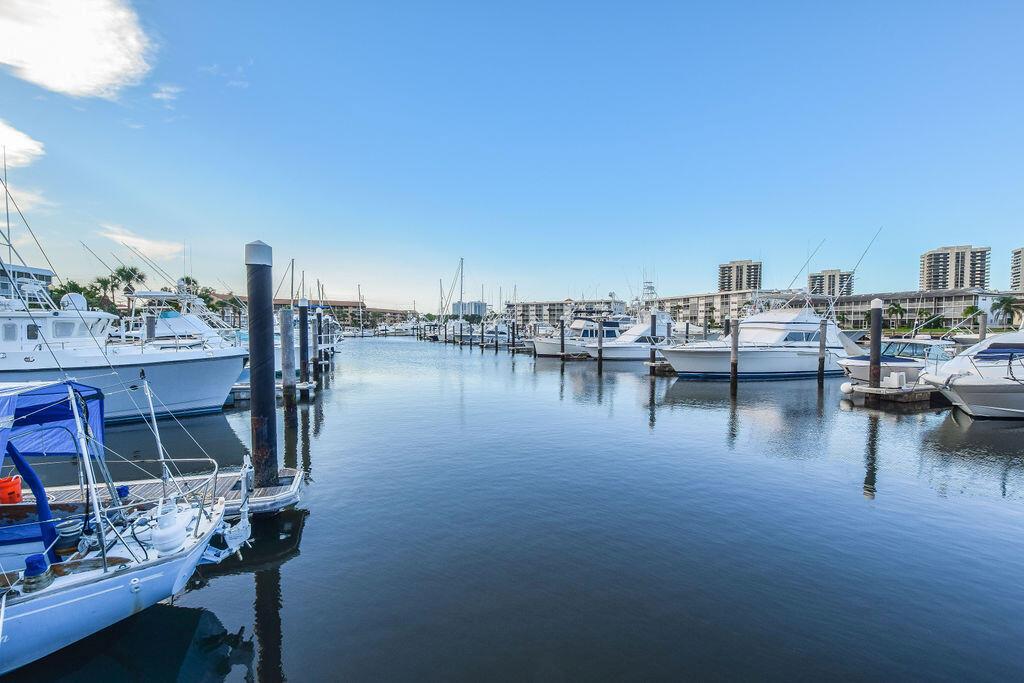 400 Northlake Court 201