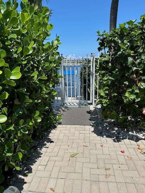 400 Northlake Court 201