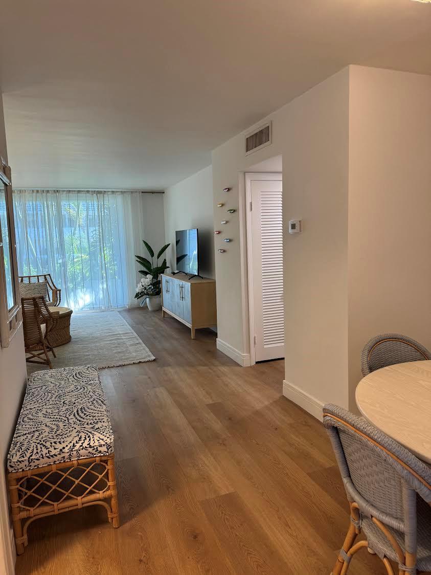 139 Sunrise Avenue 1090