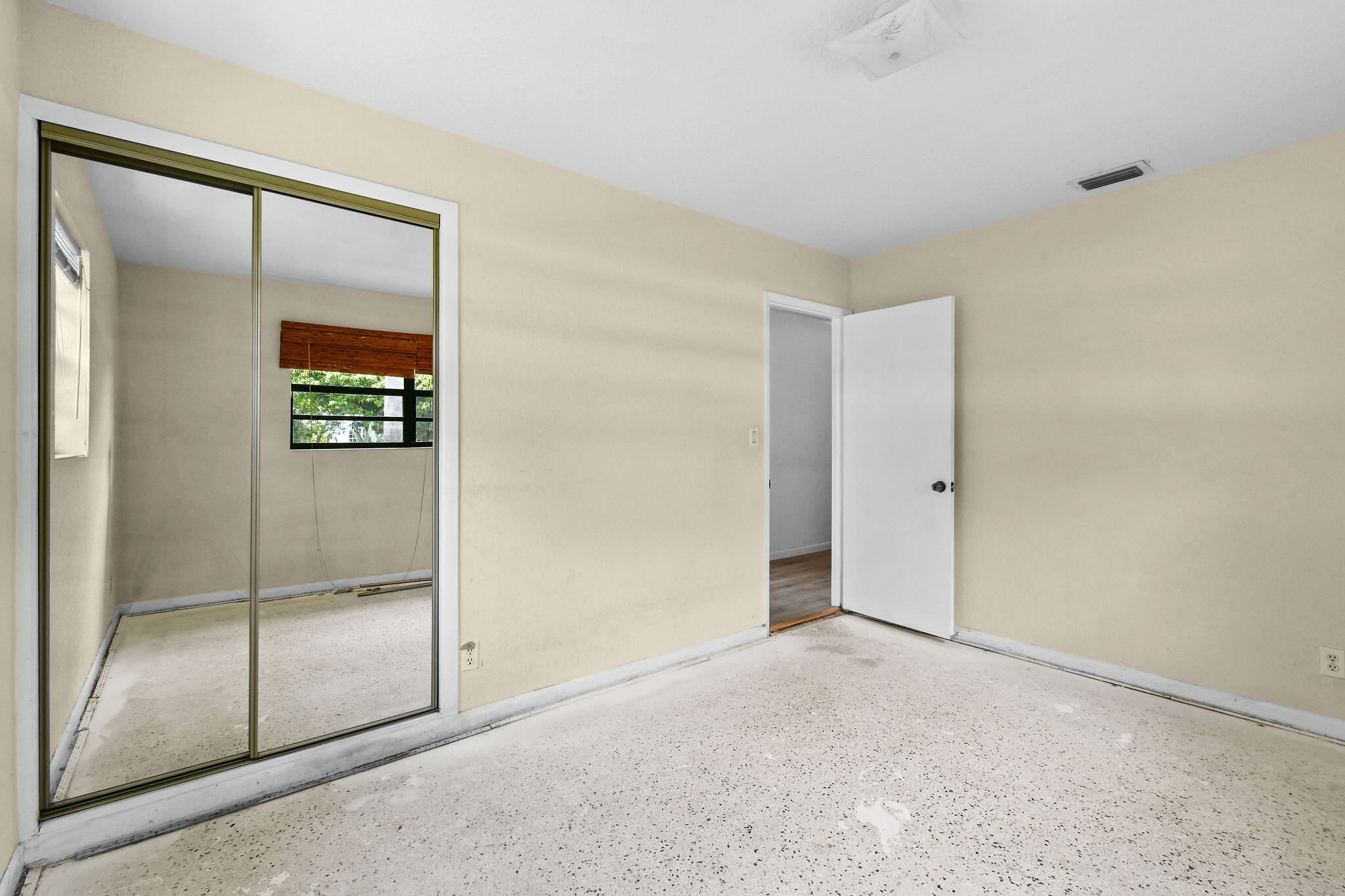 704 W Jasmine Drive
