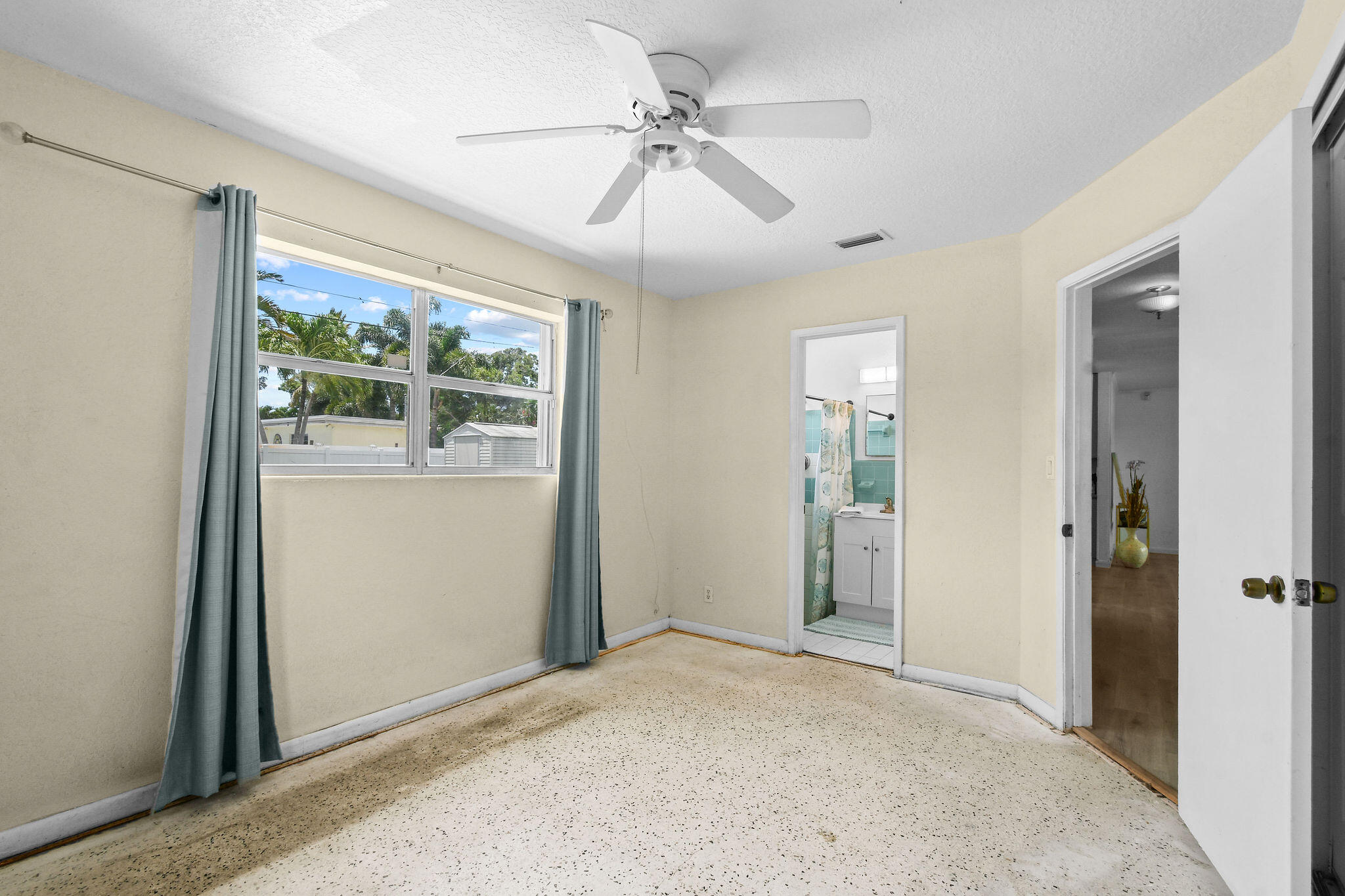 704 W Jasmine Drive