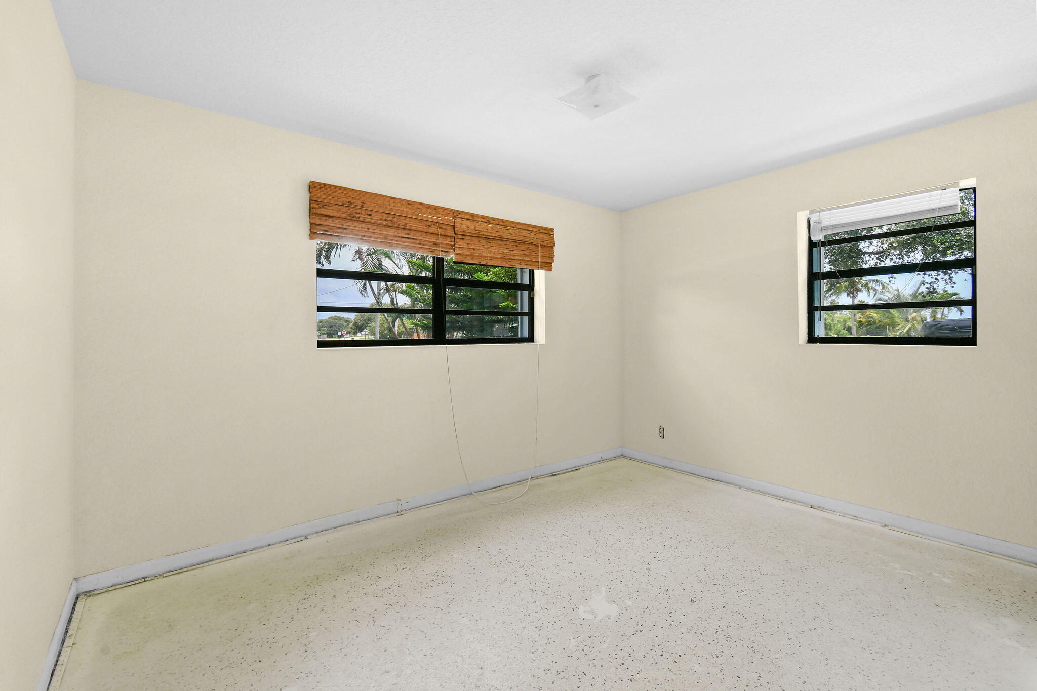 704 W Jasmine Drive