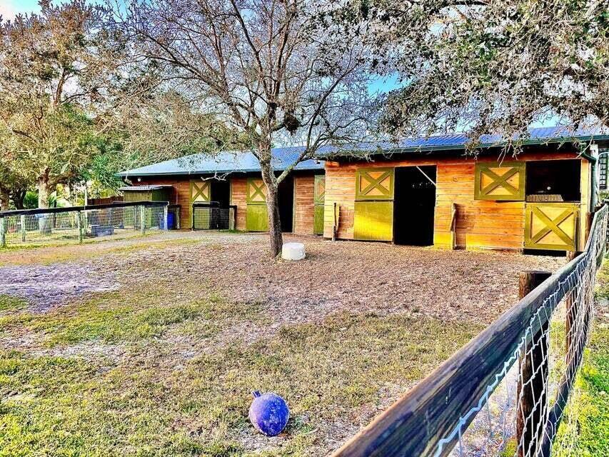 12440 Tangerine Boulevard