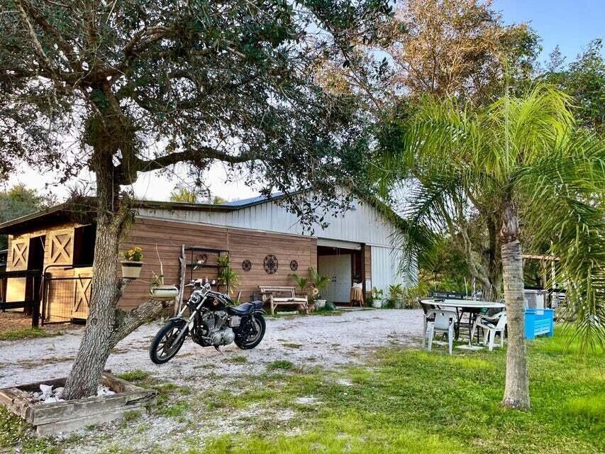 12440 Tangerine Boulevard