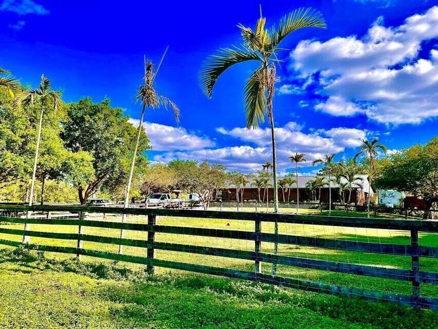 12440 Tangerine Boulevard