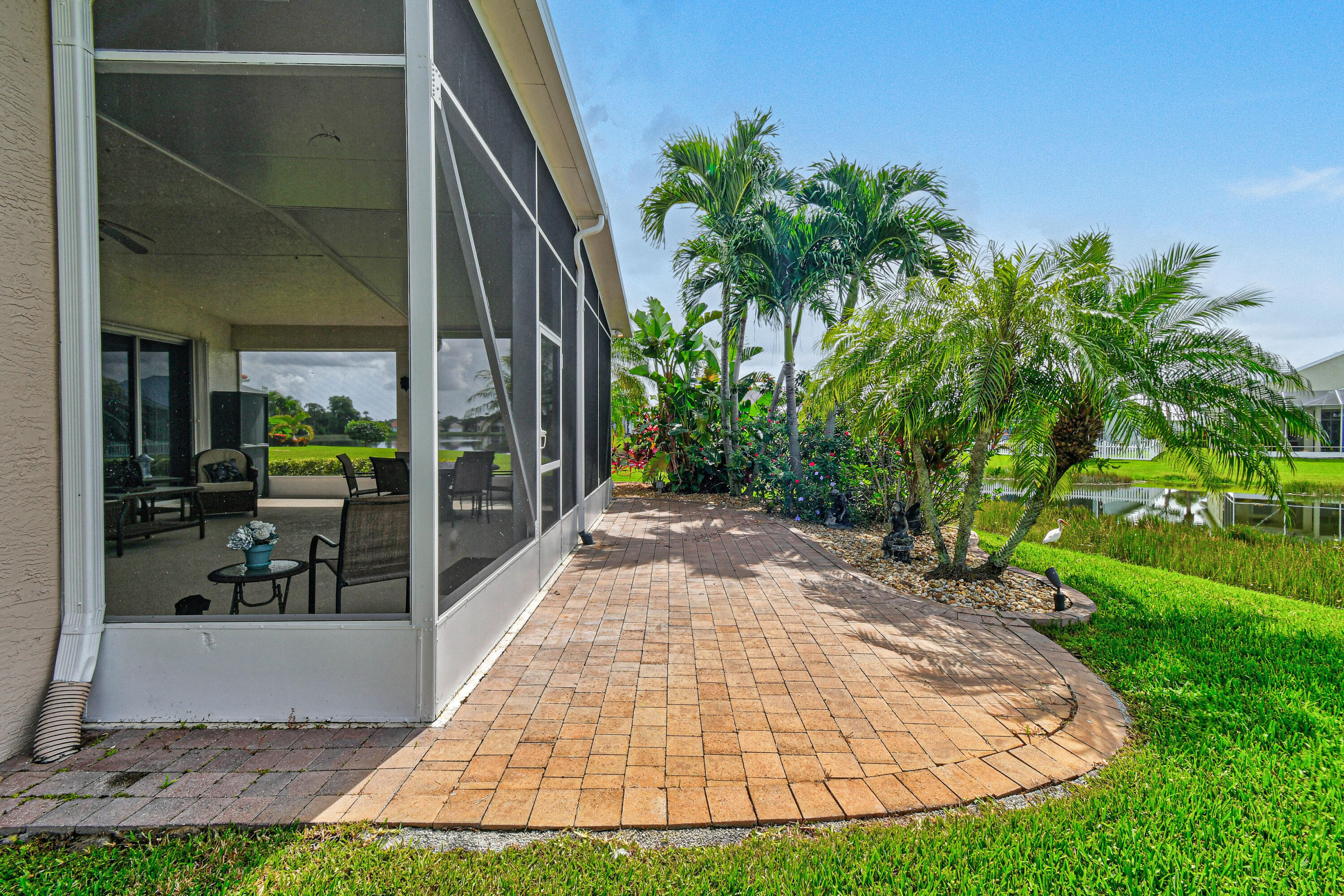 307 NW Bayside Court