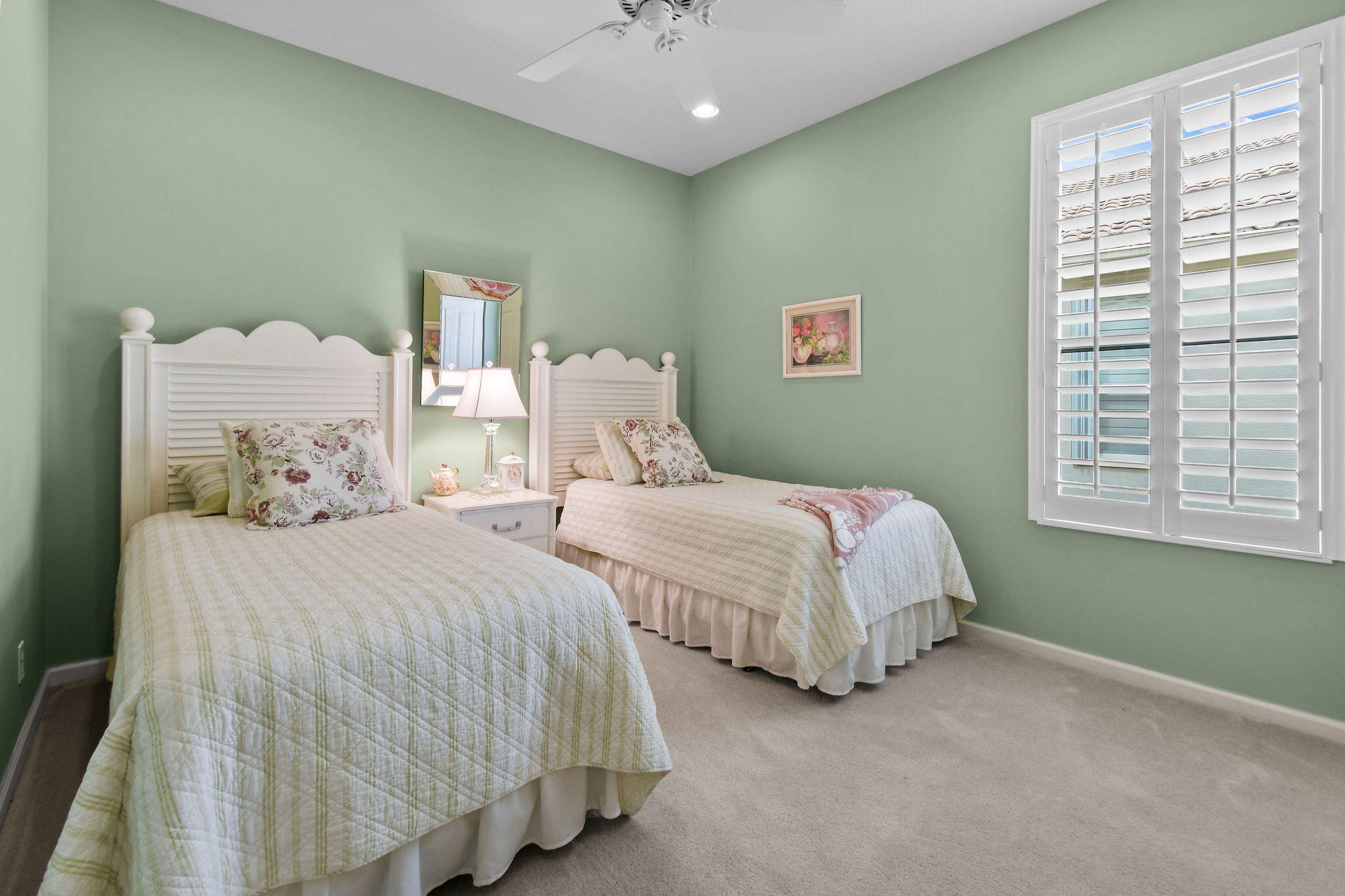307 NW Bayside Court
