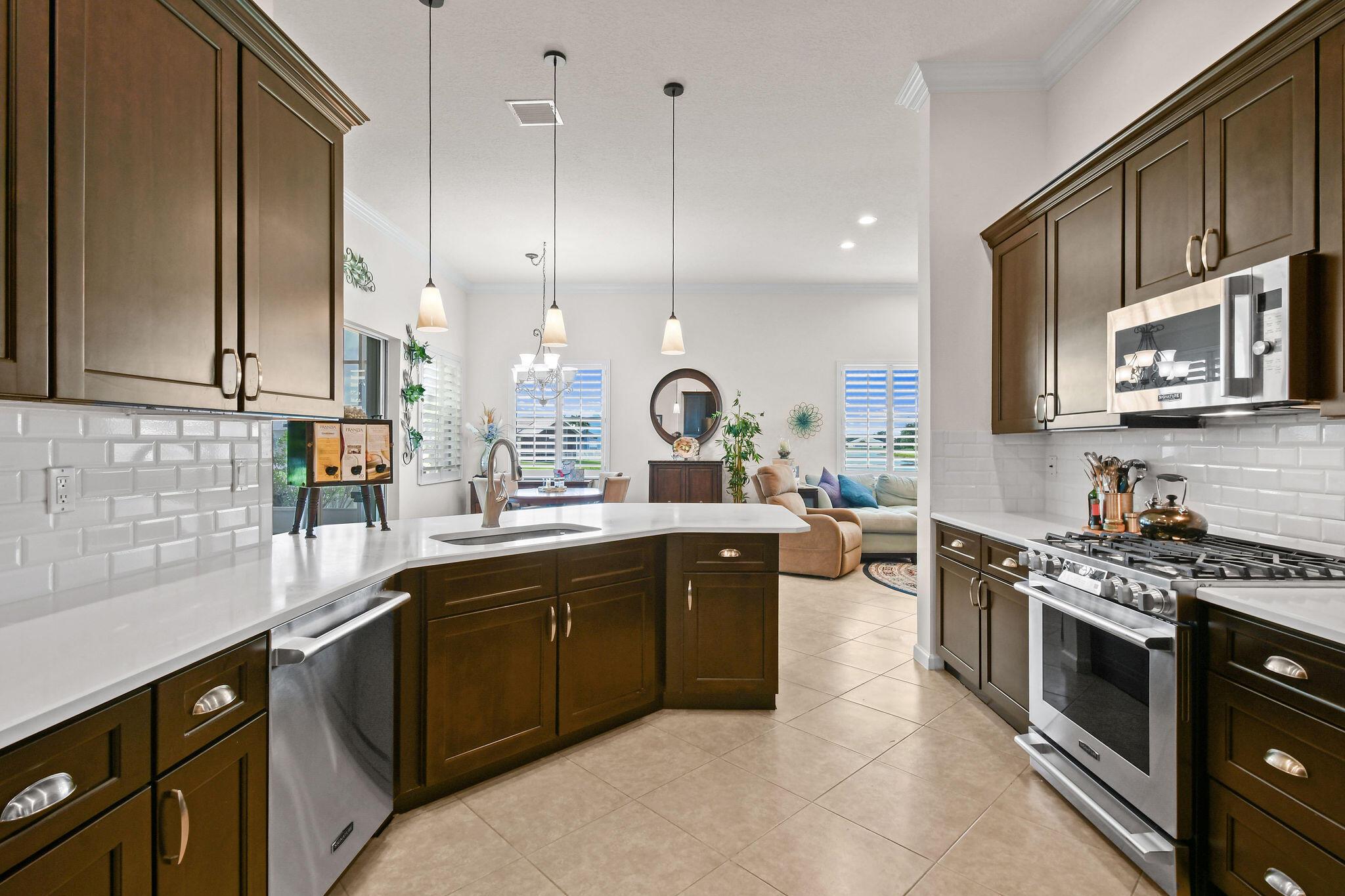 307 NW Bayside Court