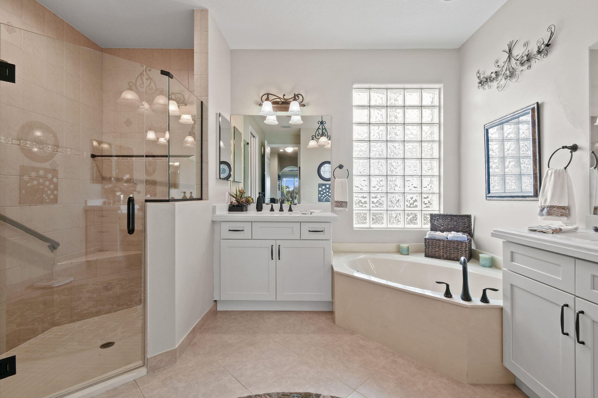 307 NW Bayside Court