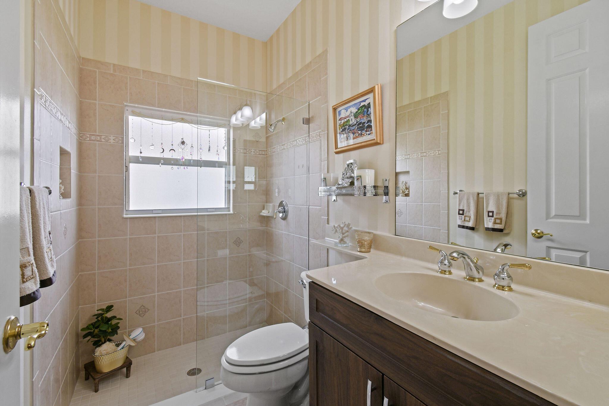 307 NW Bayside Court