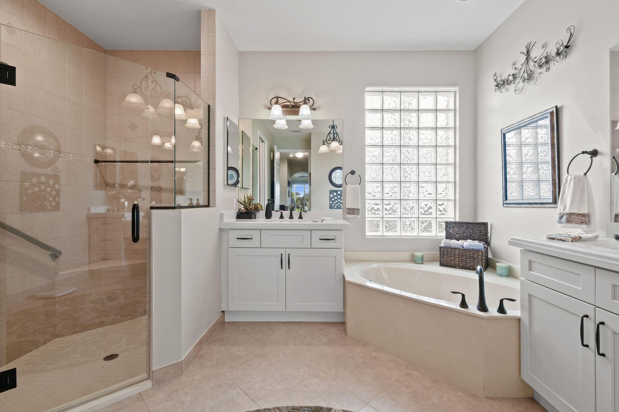 307 NW Bayside Court