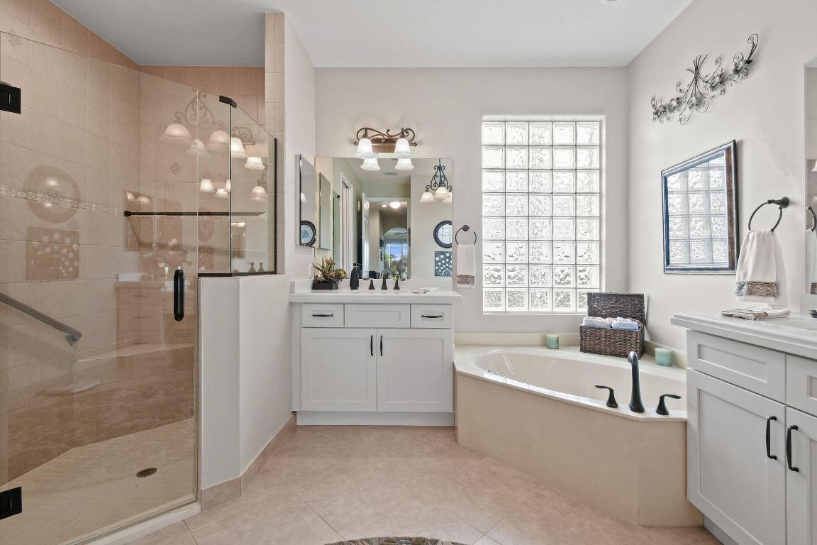 307 NW Bayside Court