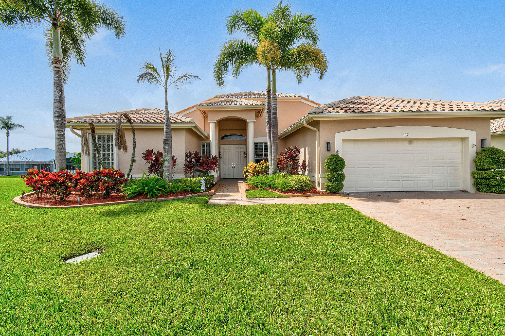 307 NW Bayside Court