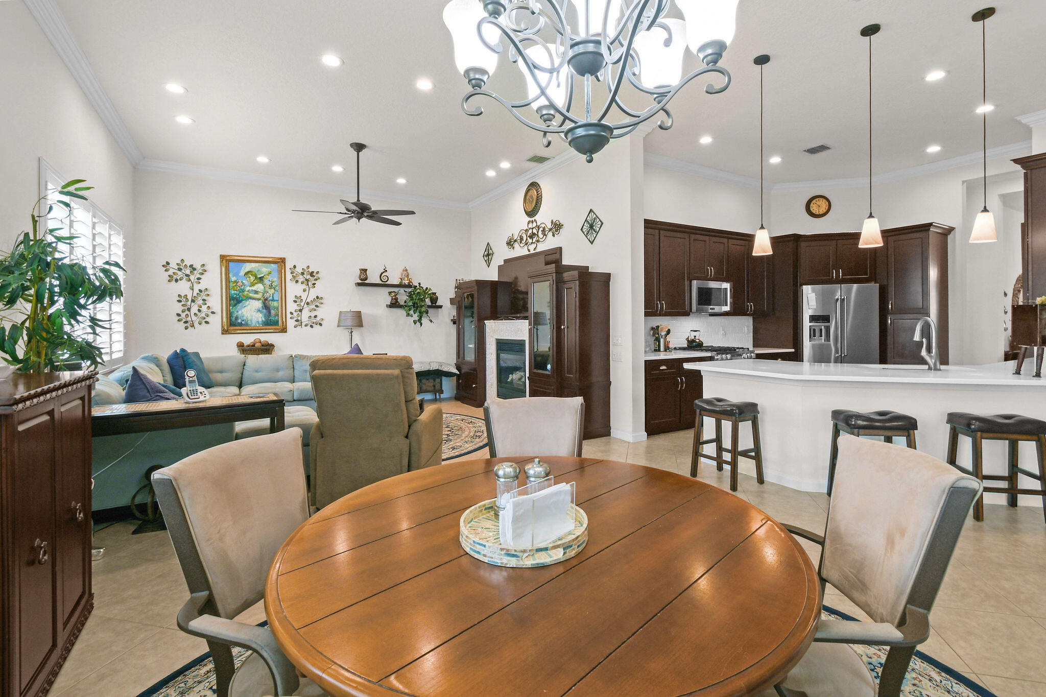 307 NW Bayside Court