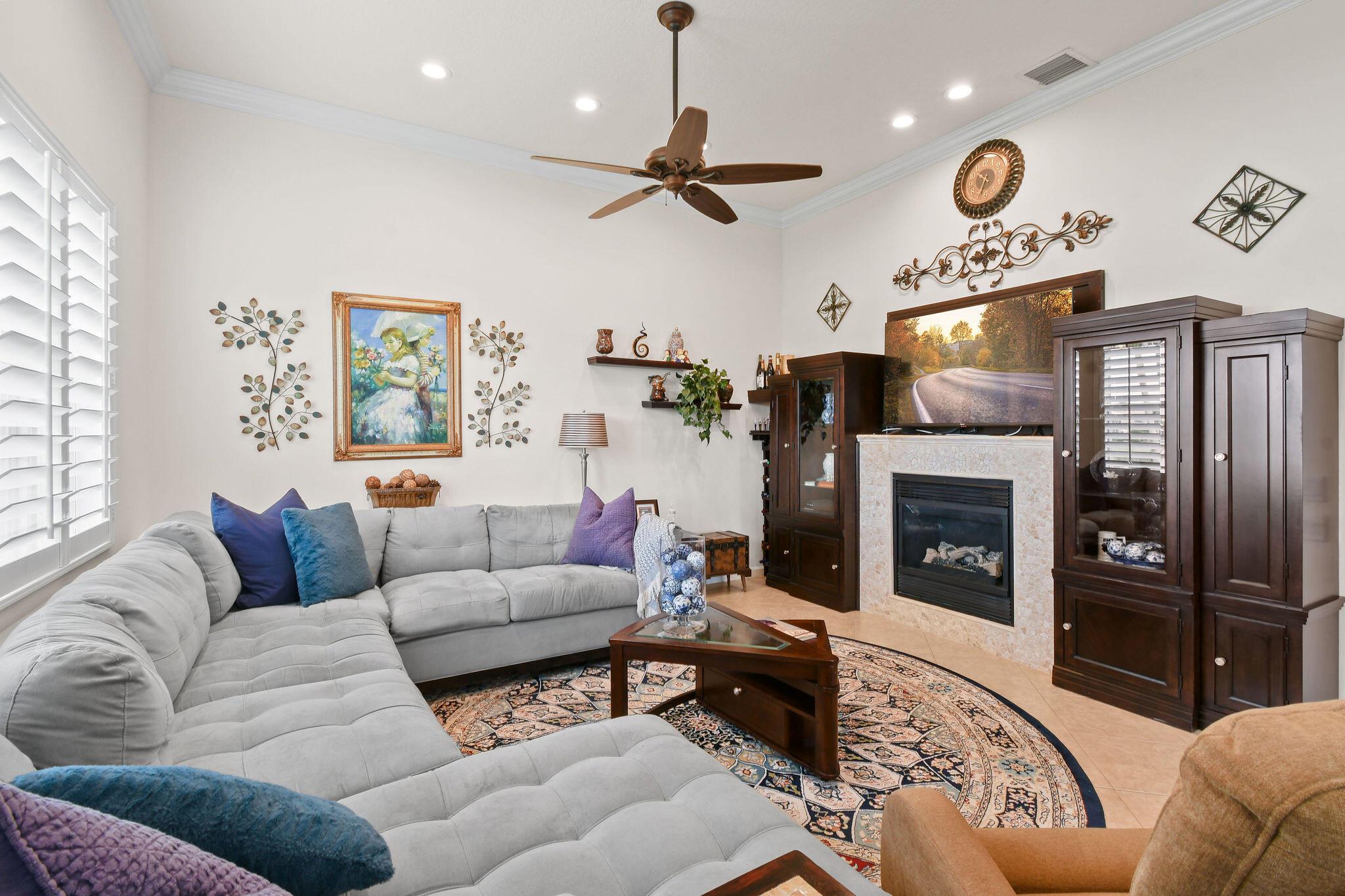 307 NW Bayside Court