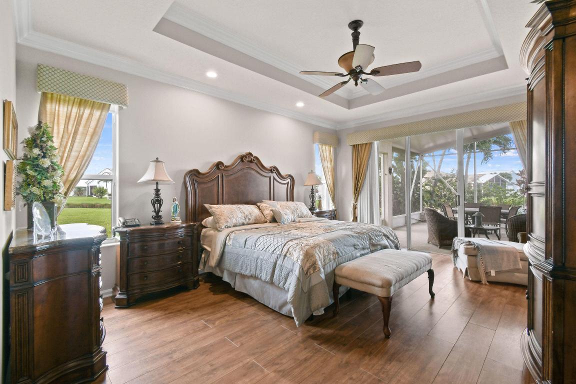 307 NW Bayside Court