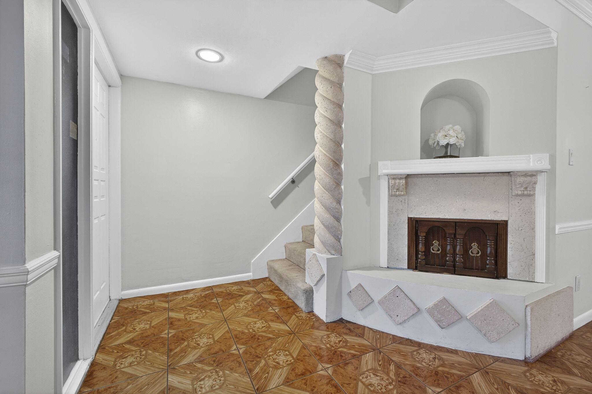 323 Sandtree Drive