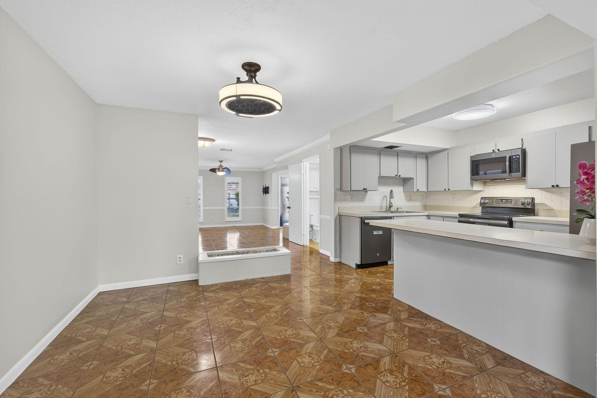 323 Sandtree Drive