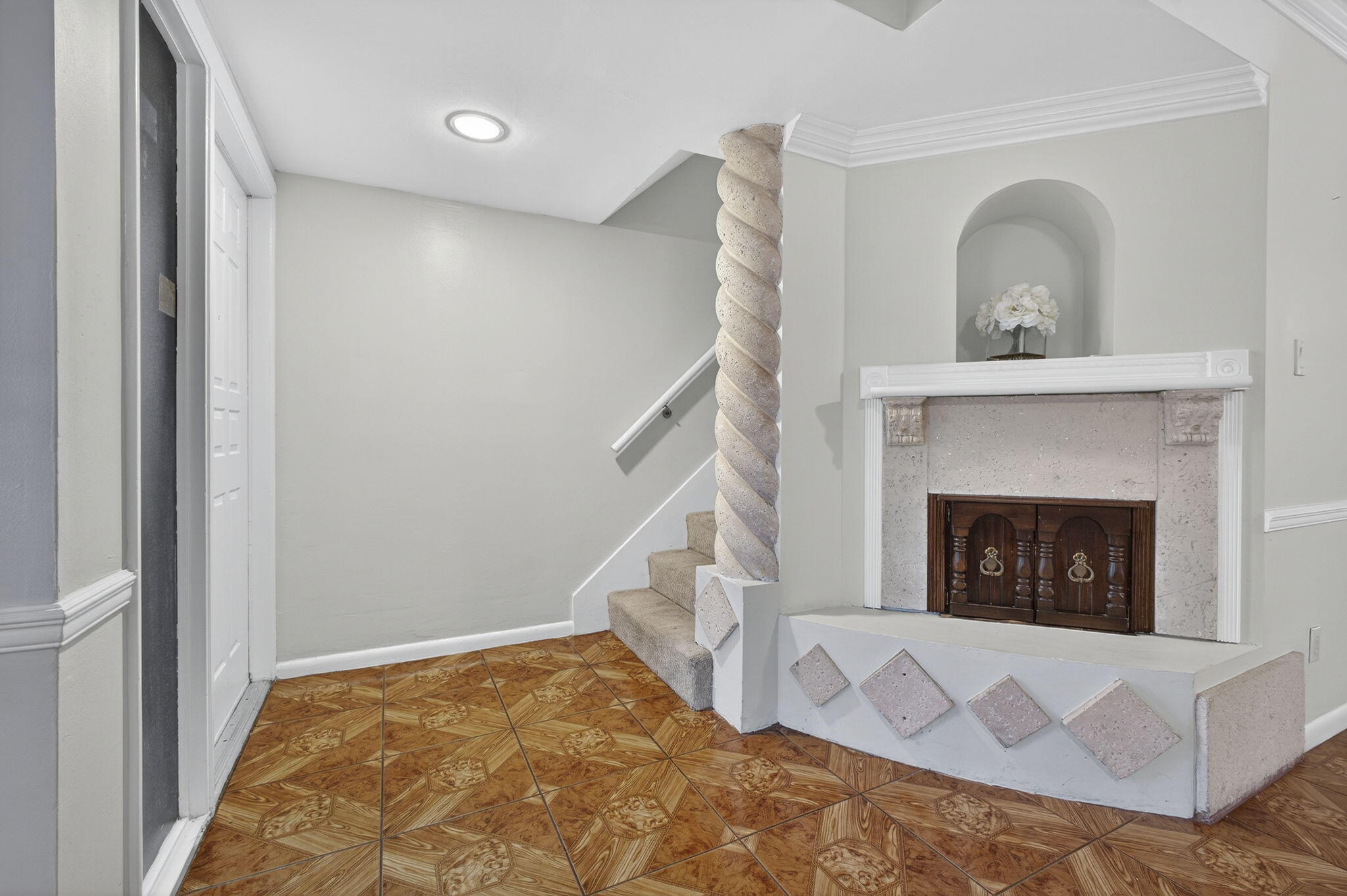 323 Sandtree Drive