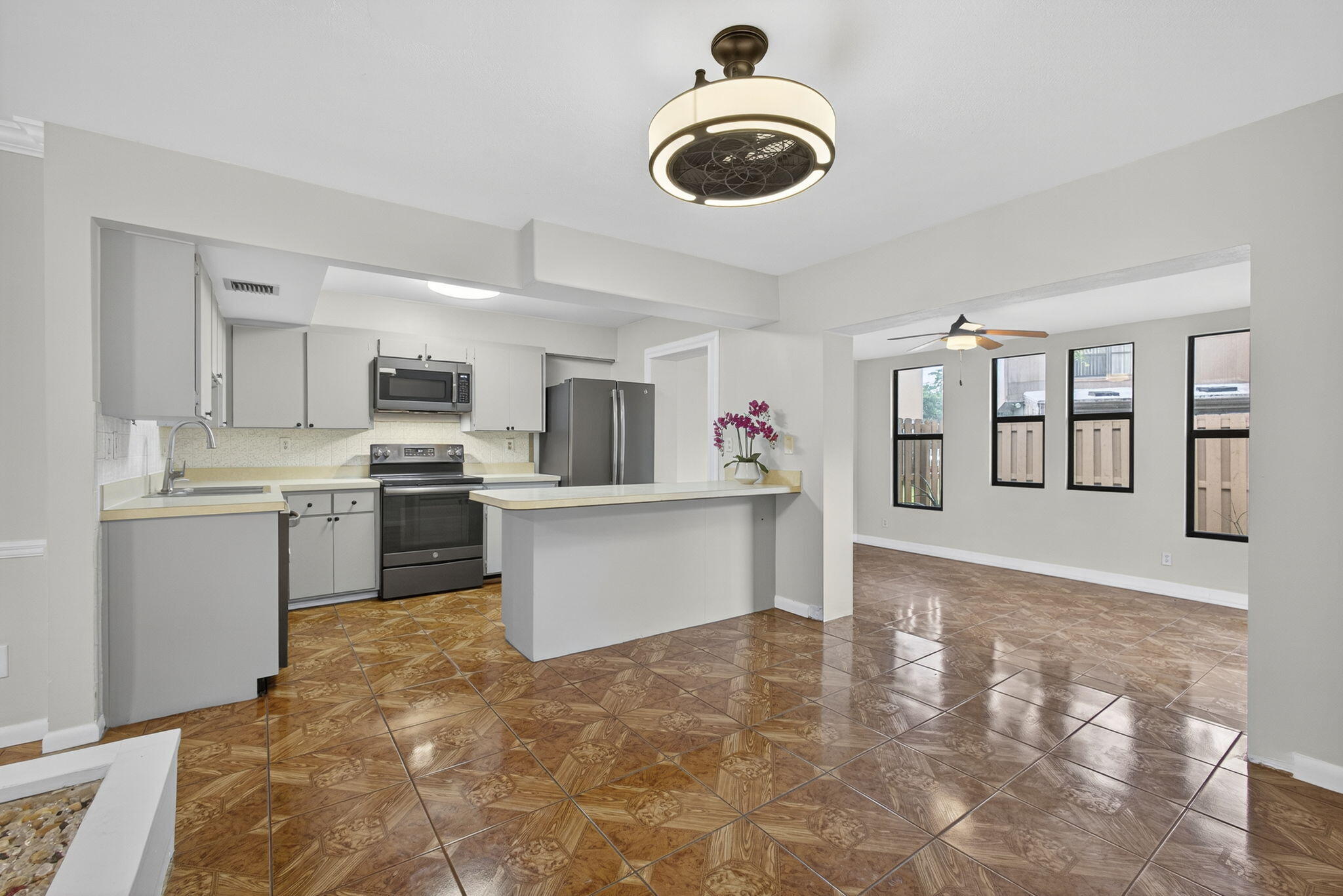 323 Sandtree Drive