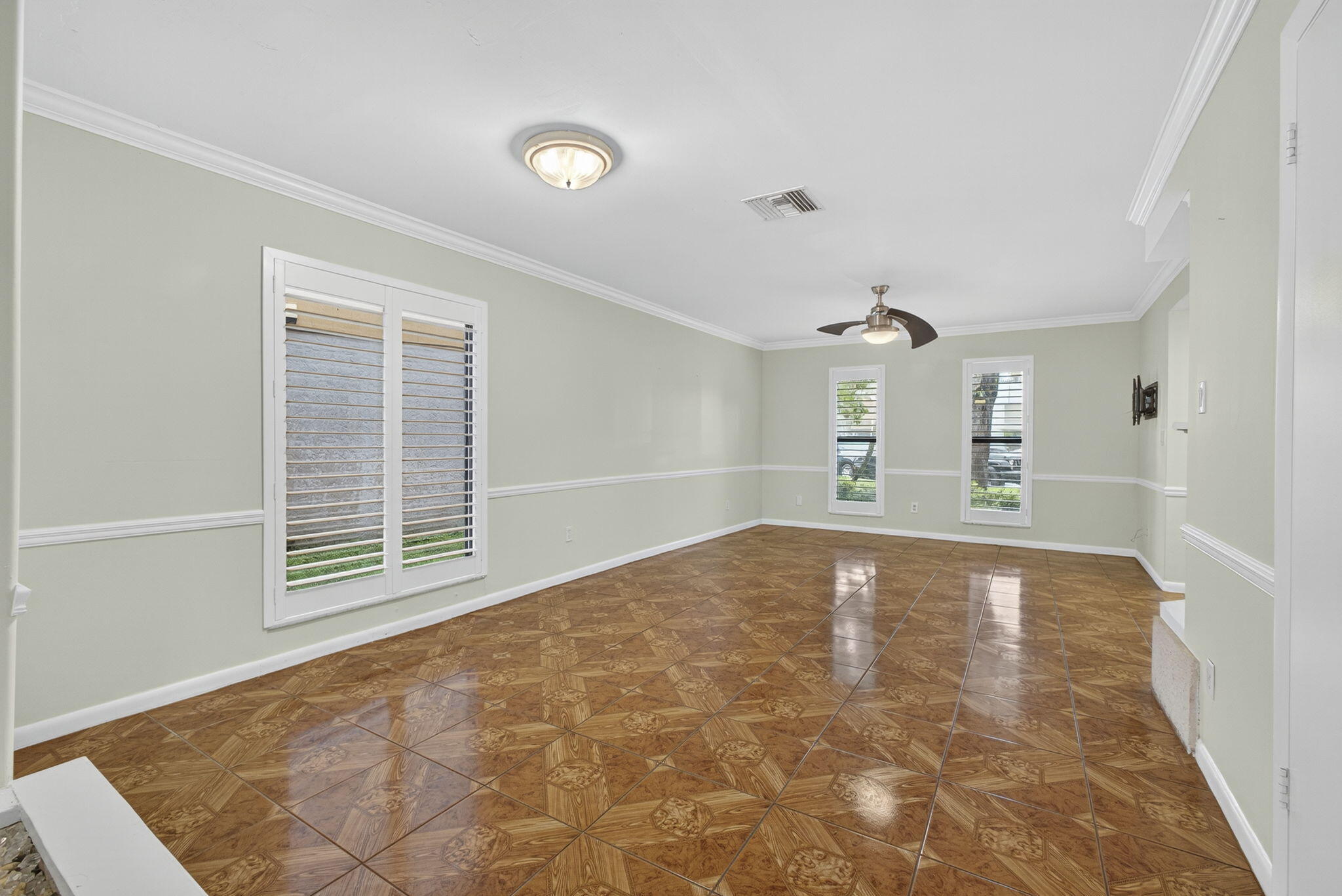 323 Sandtree Drive