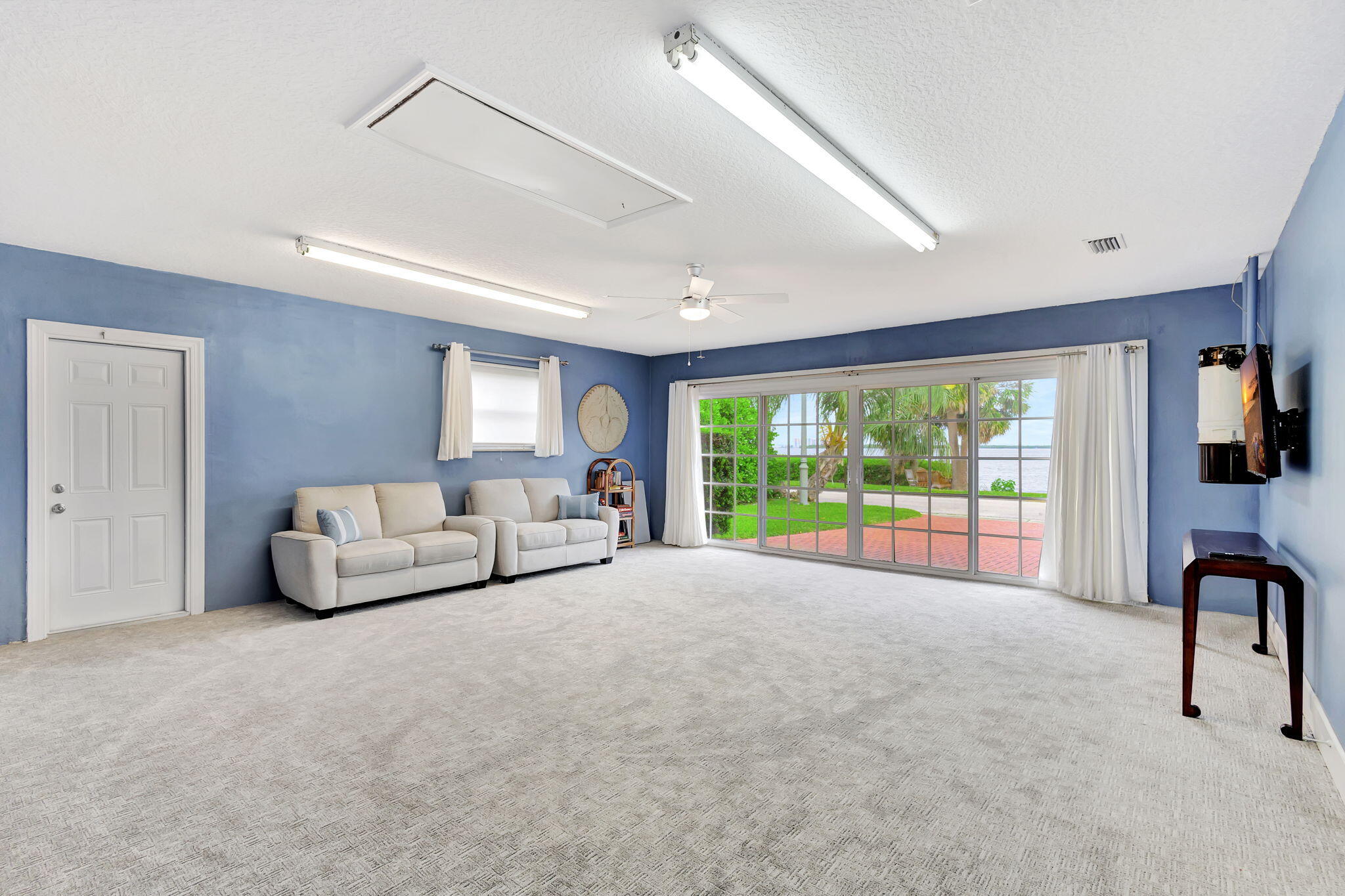 1141 Pine Point Road