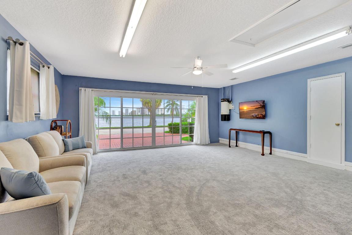 1141 Pine Point Road