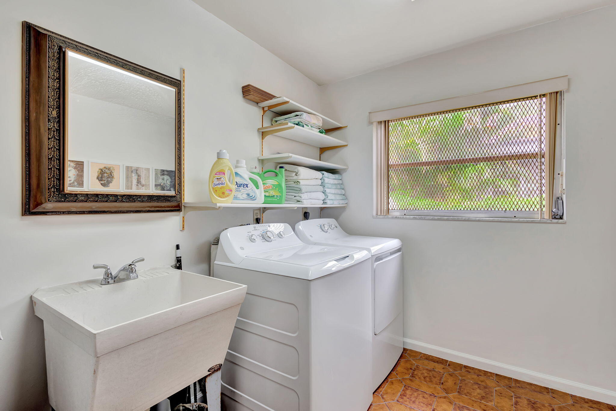 1141 Pine Point Road