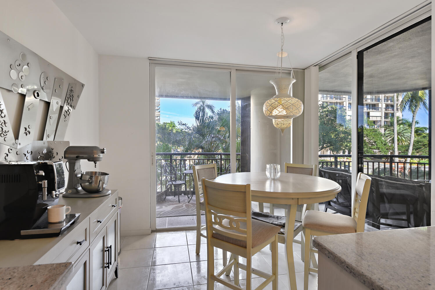 2427 Presidential Way 204, West Palm Beach Unit: 204