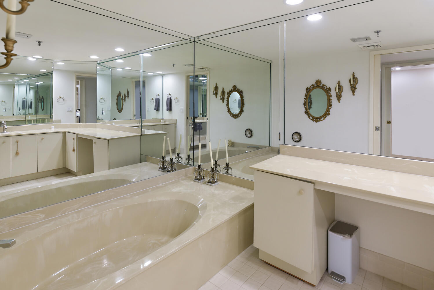 2427 Presidential Way 204, West Palm Beach Unit: 204