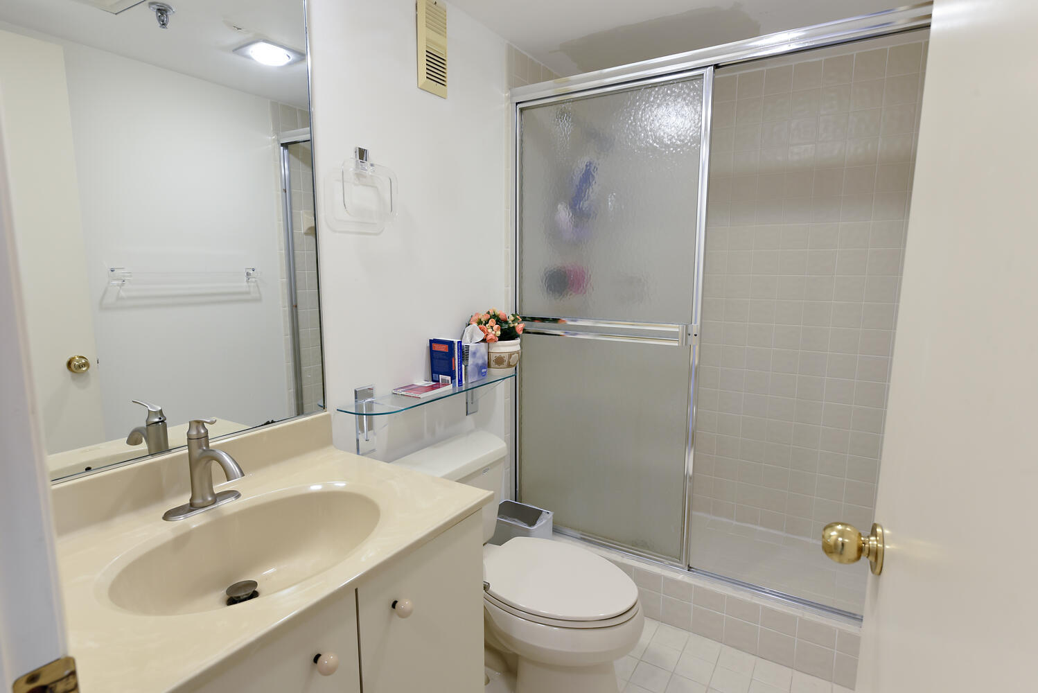 2427 Presidential Way 204, West Palm Beach Unit: 204