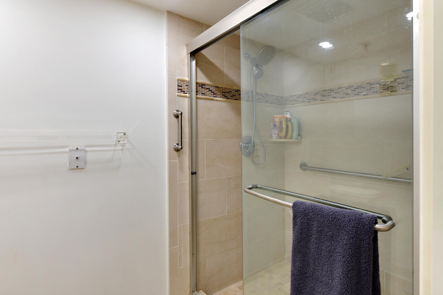 2427 Presidential Way 204, West Palm Beach Unit: 204